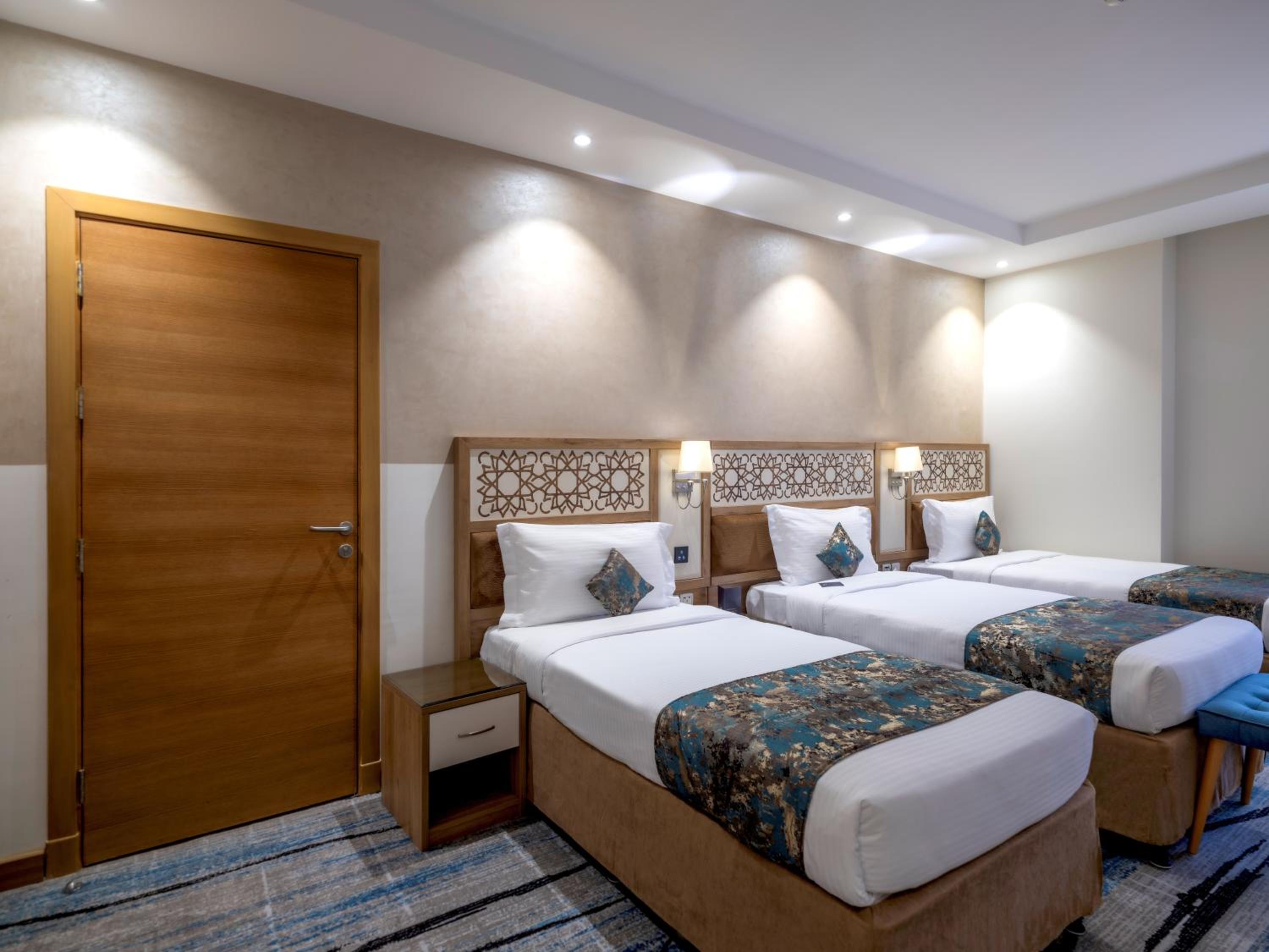 Deluxe Triple Room - Photo 10
