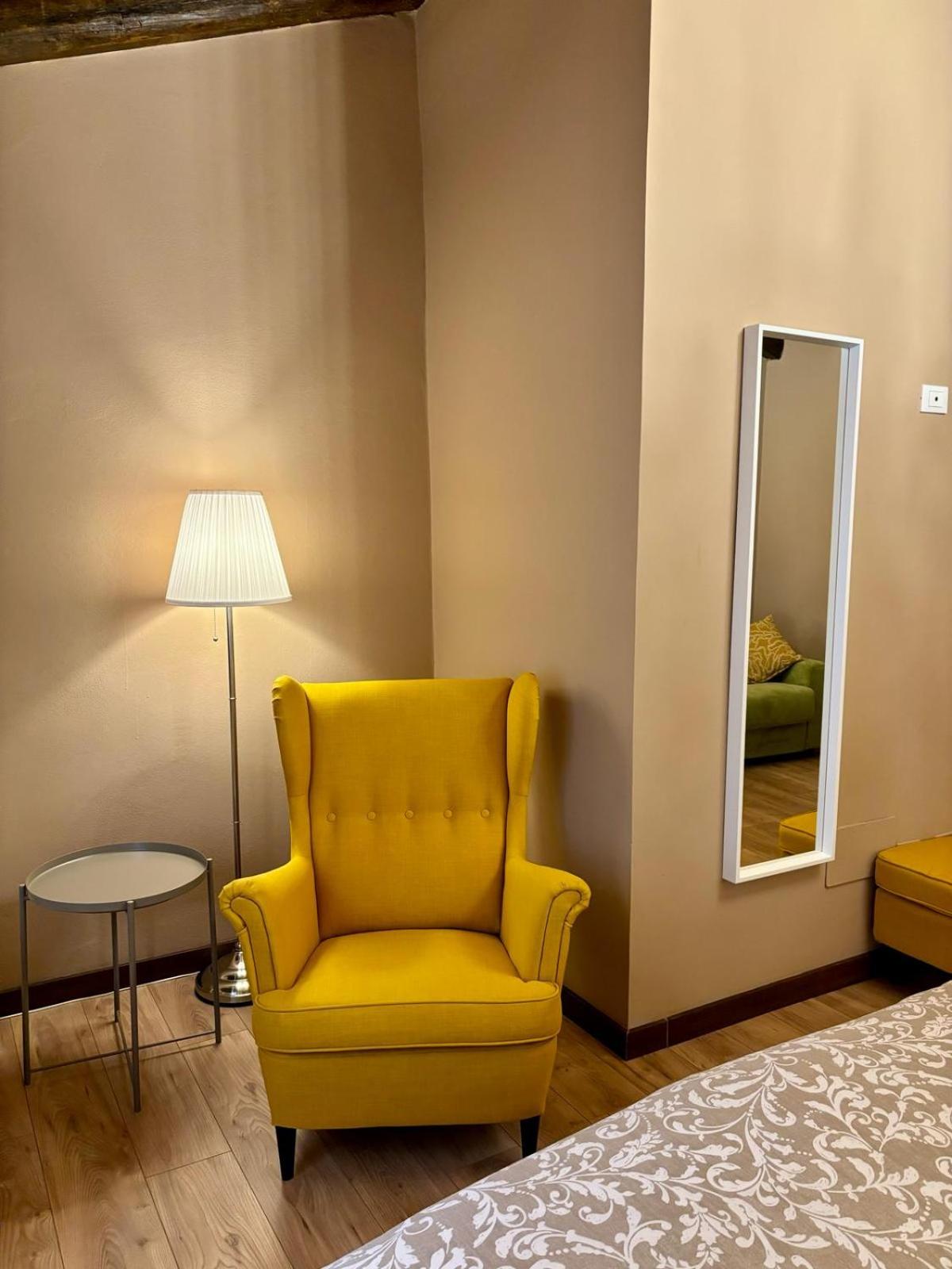 One-Bedroom Apartment photo 2