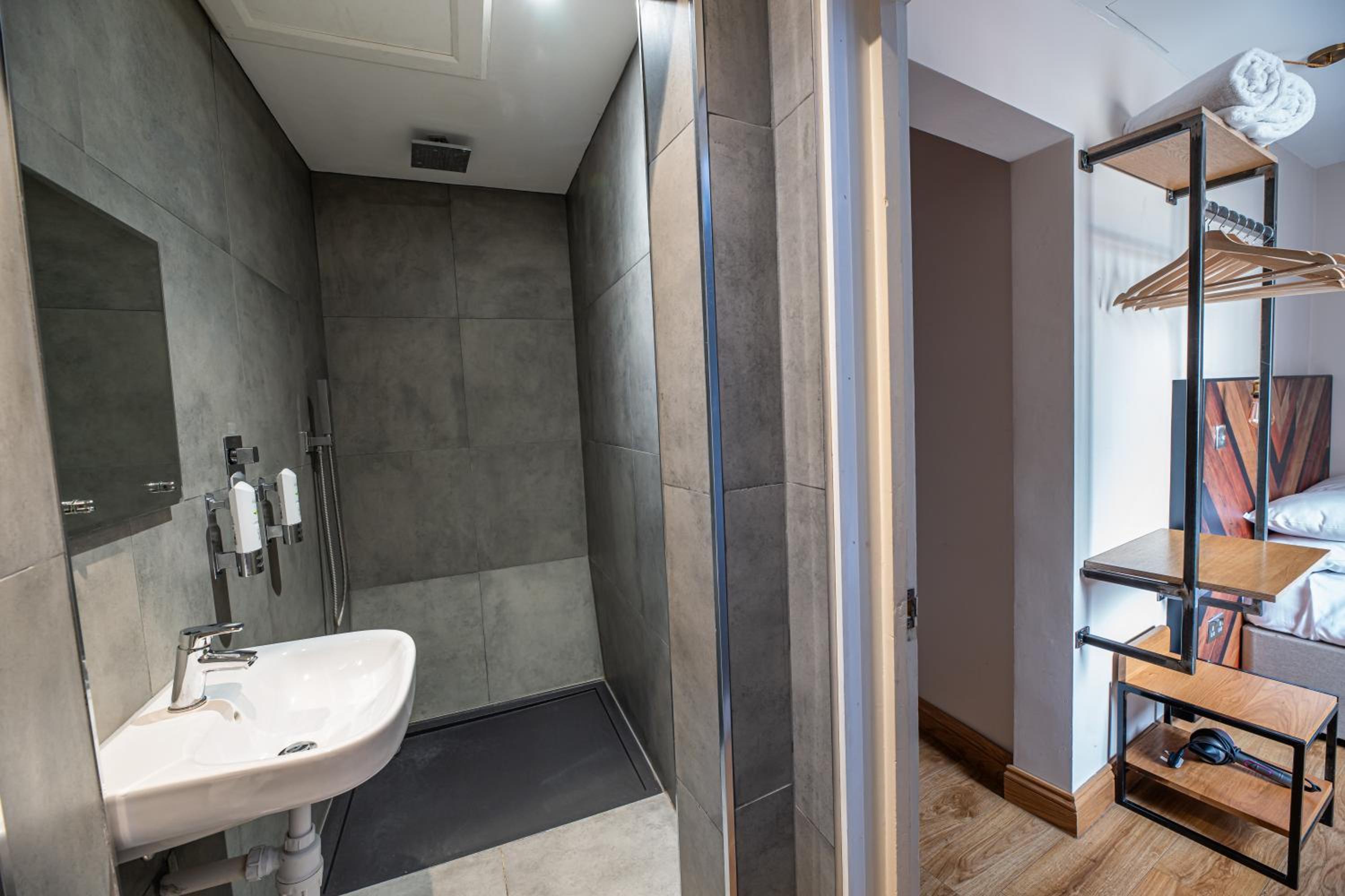Double Room with Private Bathroom photo 2
