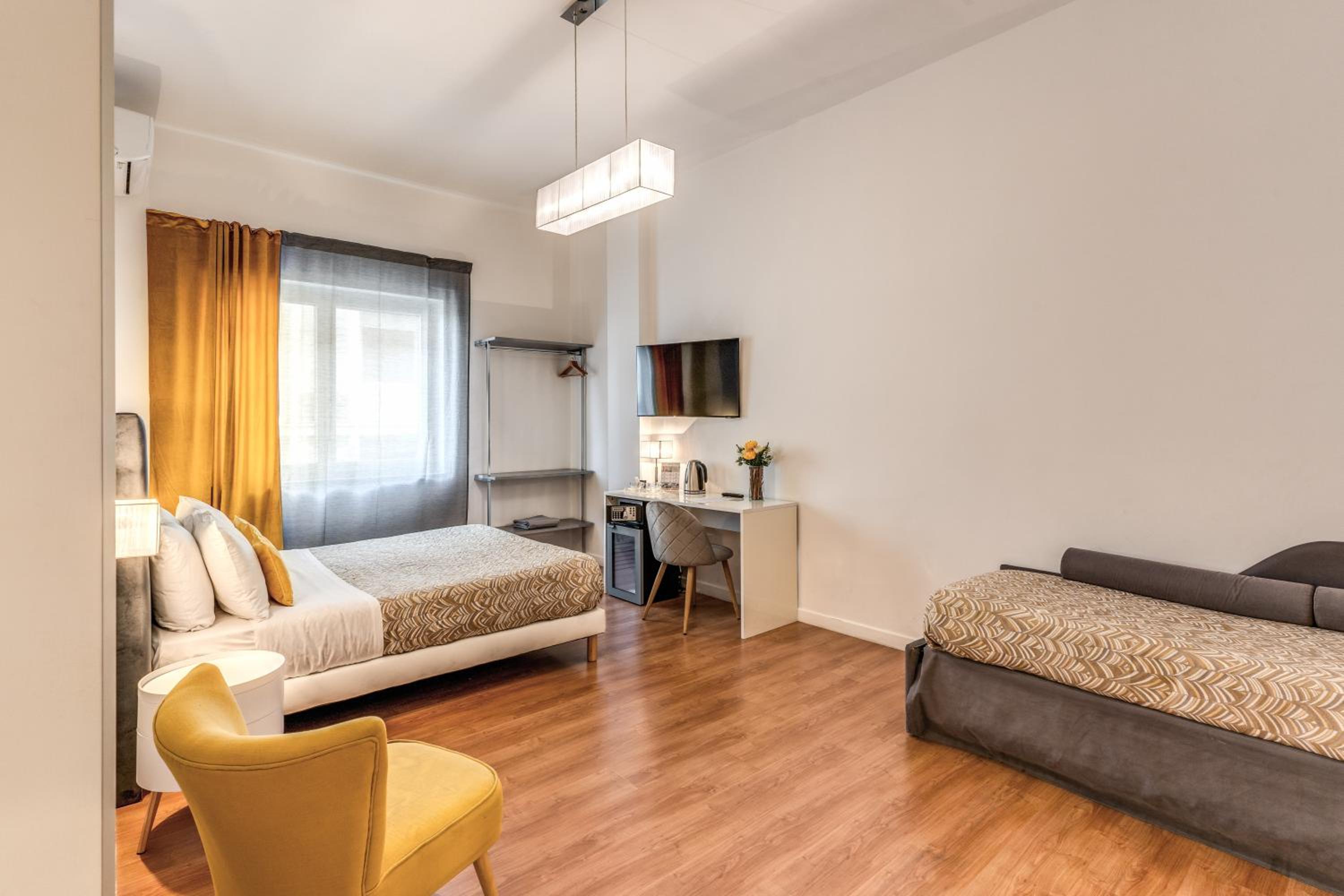 Junior Suite with Side Sea View
