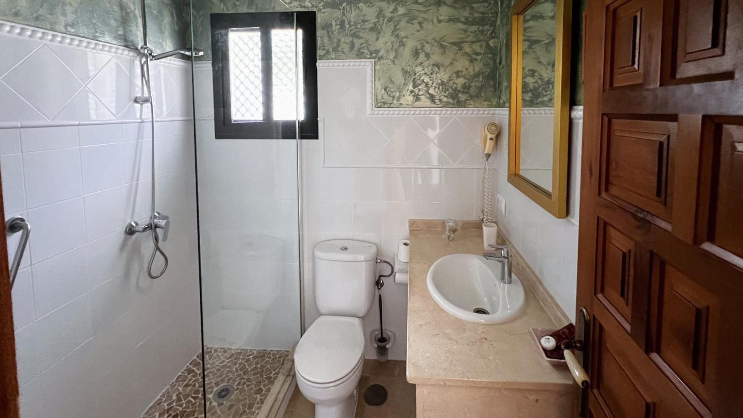 Triple Room with Balcony - Photo 6