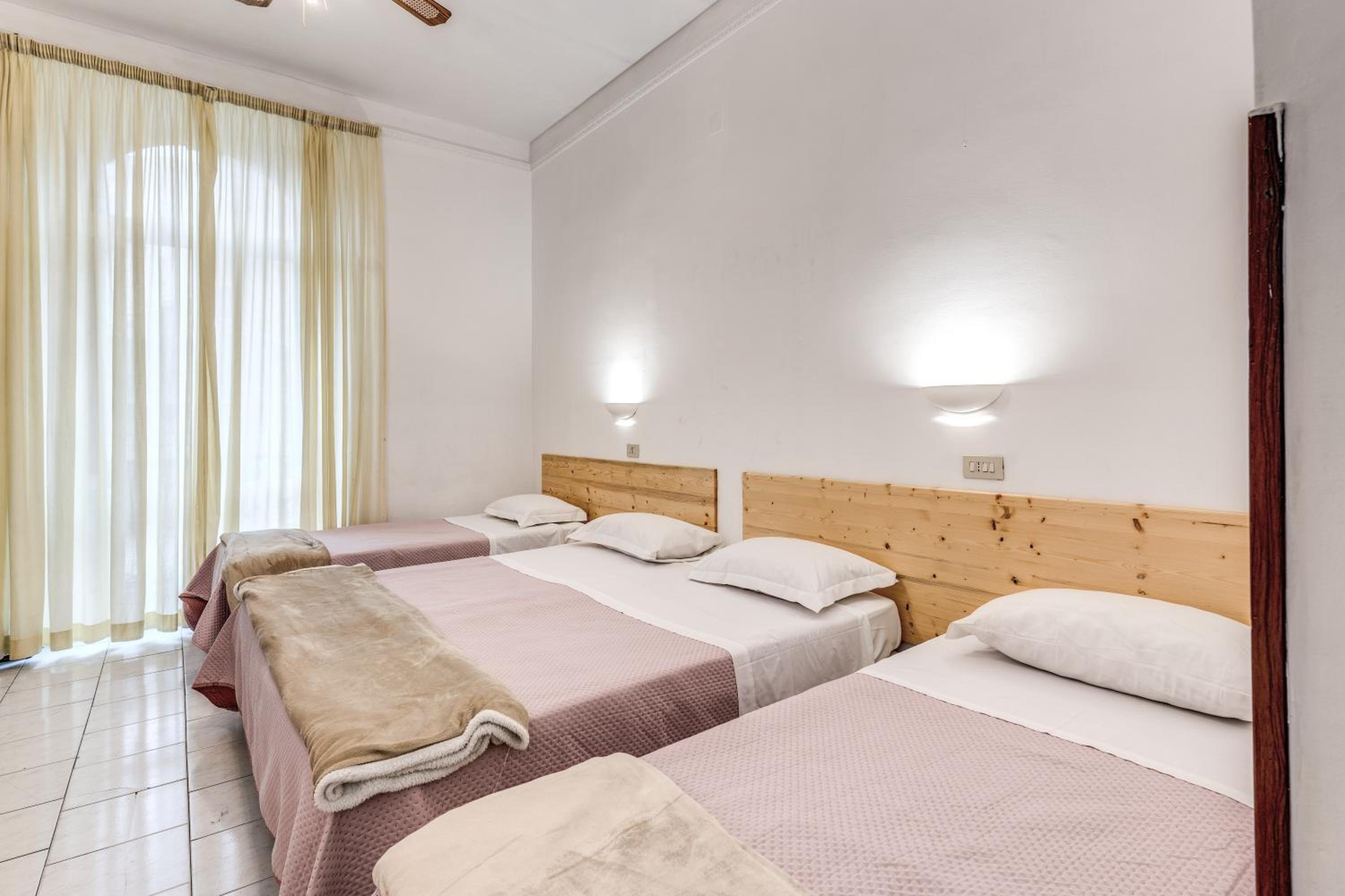 Quadruple Room - Photo 1