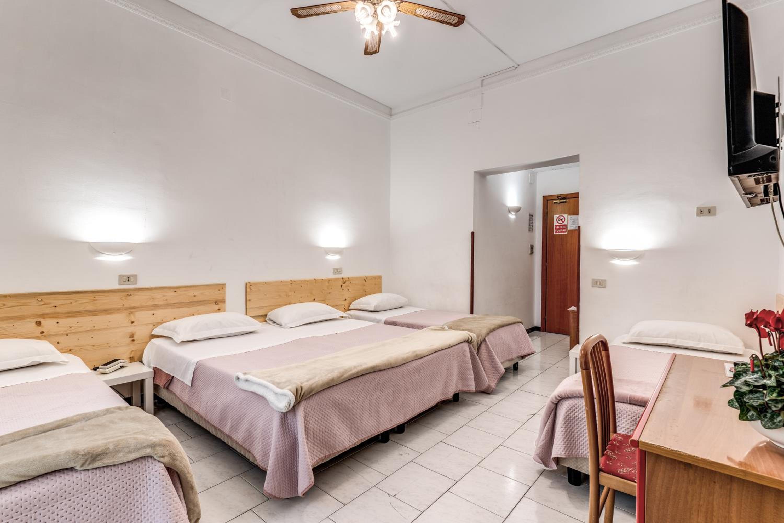 Quadruple Room - Photo 6