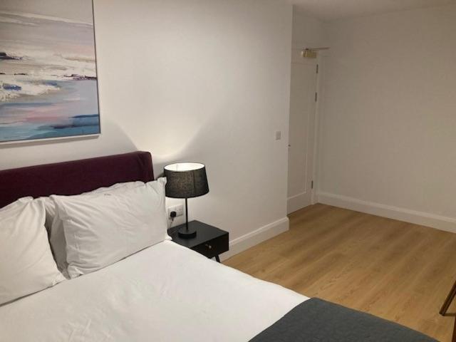 Deluxe Two Bedroom Apartment, Lower Ground Floor Off Site Stairs Only thumbnail 6