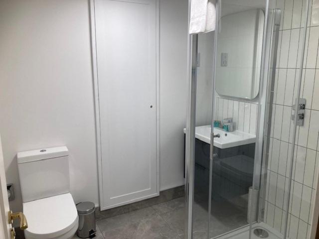 Deluxe Two Bedroom Apartment, Lower Ground Floor Off Site Stairs Only - Photo 7