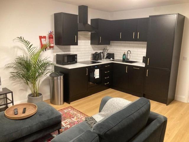 Deluxe Two Bedroom Apartment, Lower Ground Floor Off Site Stairs Only