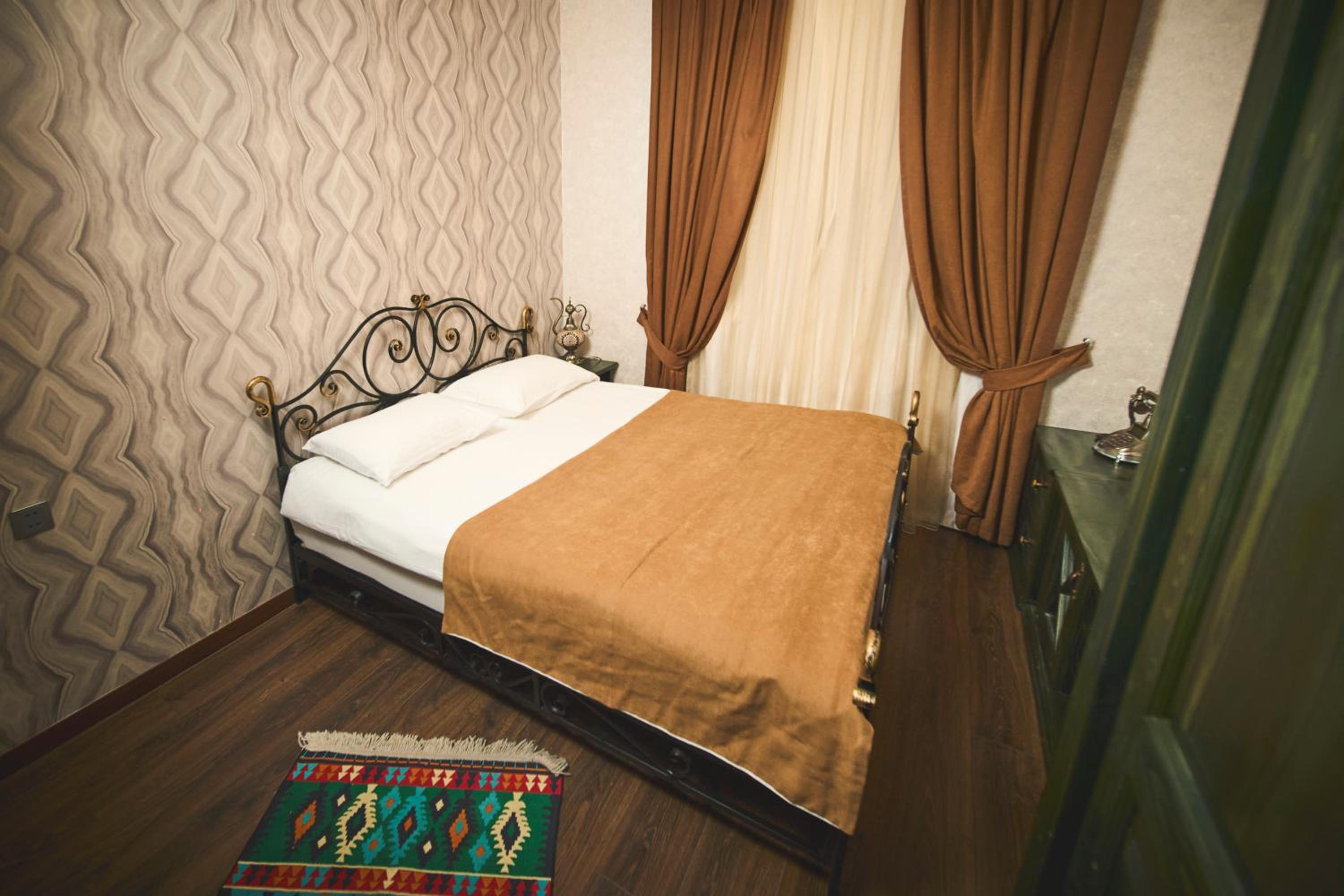 Large Double Room photo 2