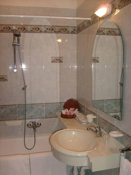 Double Room - Photo 5
