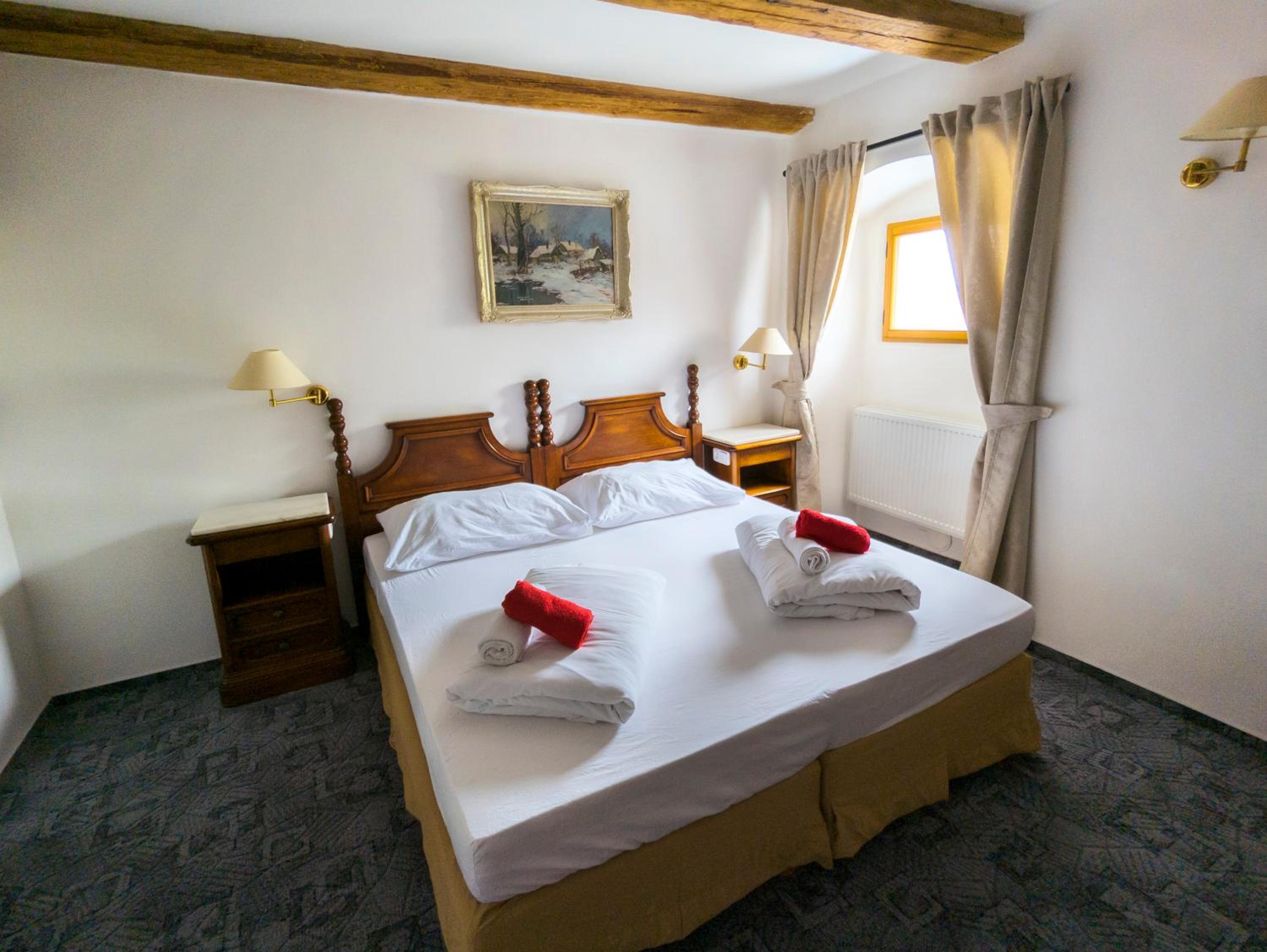 Double or Twin Room with Private Bathroom photo 3