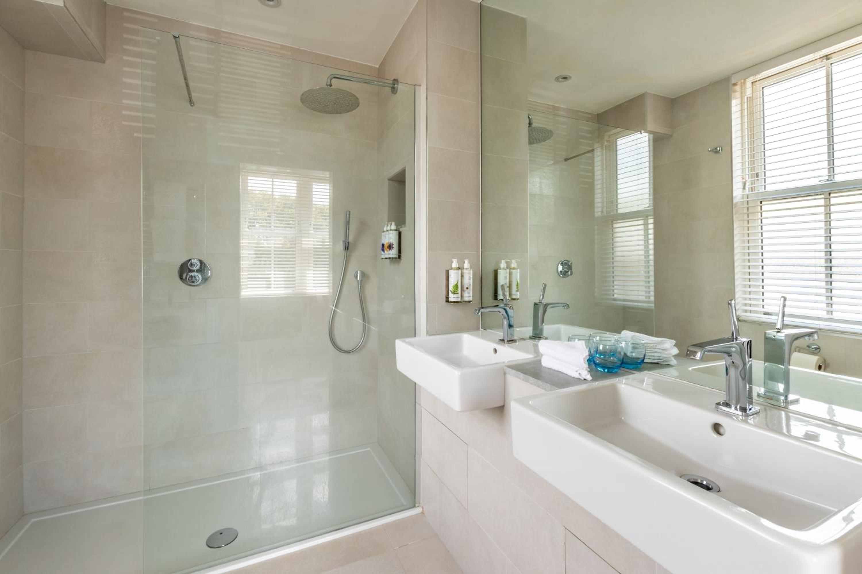 Large Double Room with Inland View photo 3