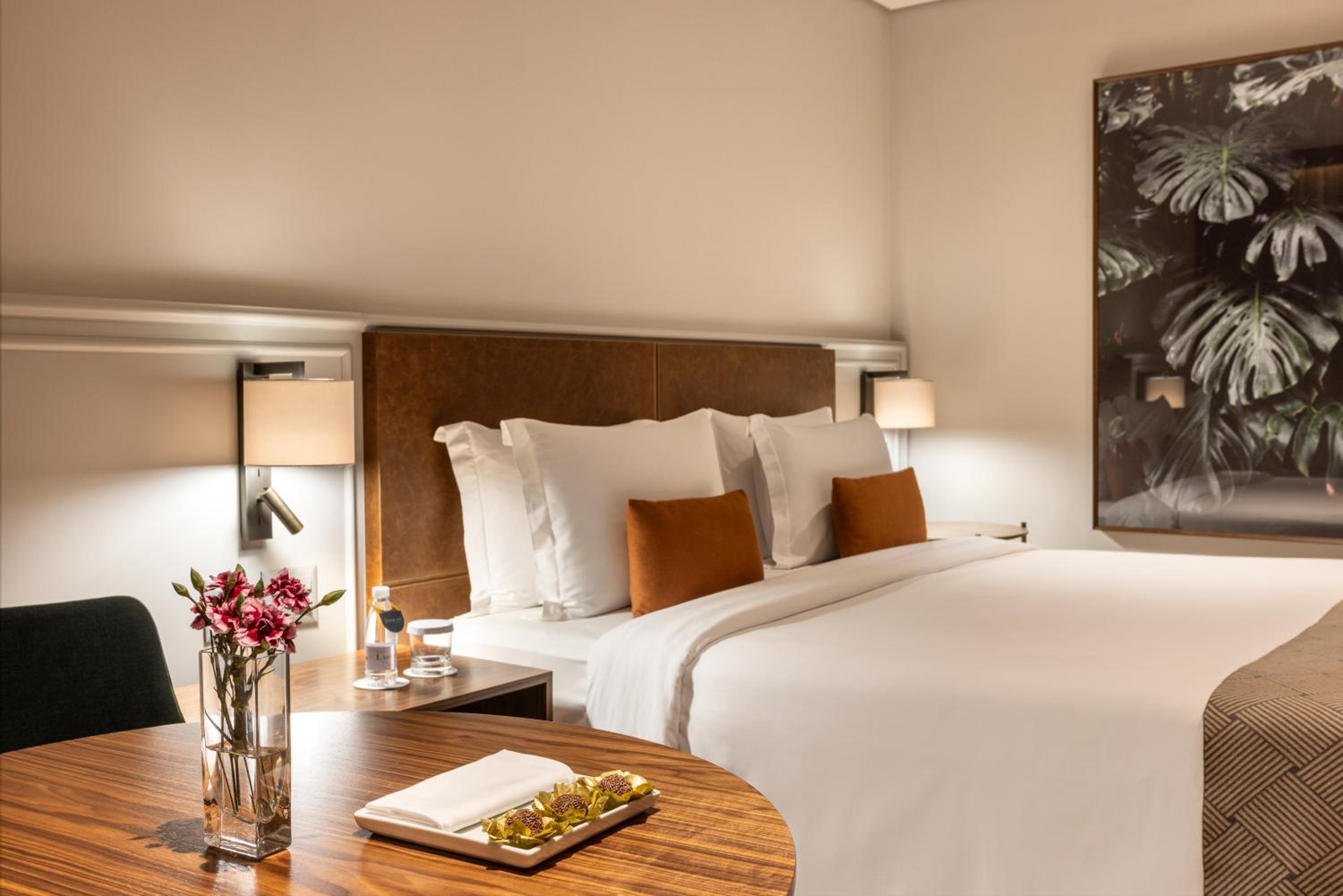 Executive Double Room with Balcony - Photo 7