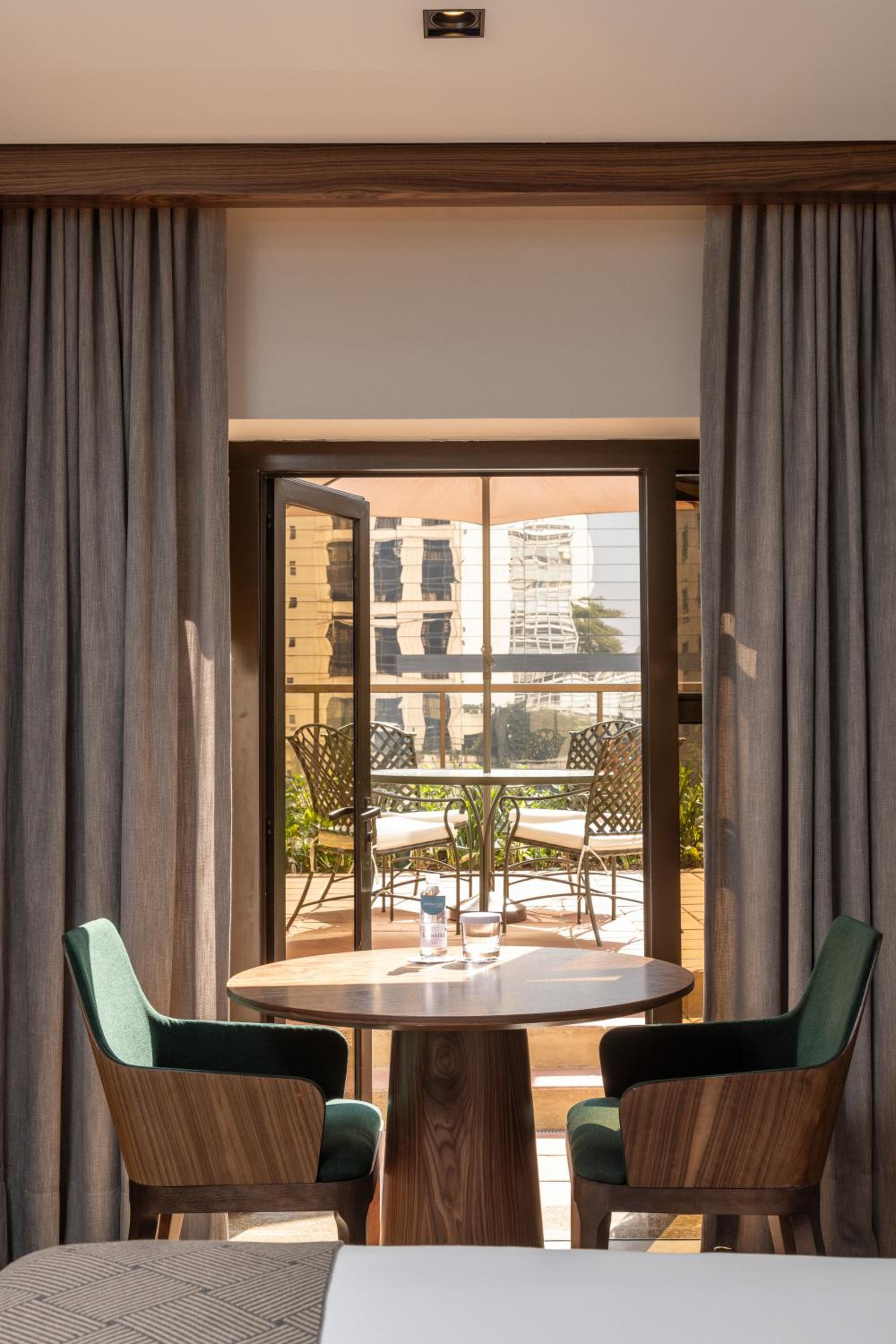 Executive Double Room with Balcony - Photo 6