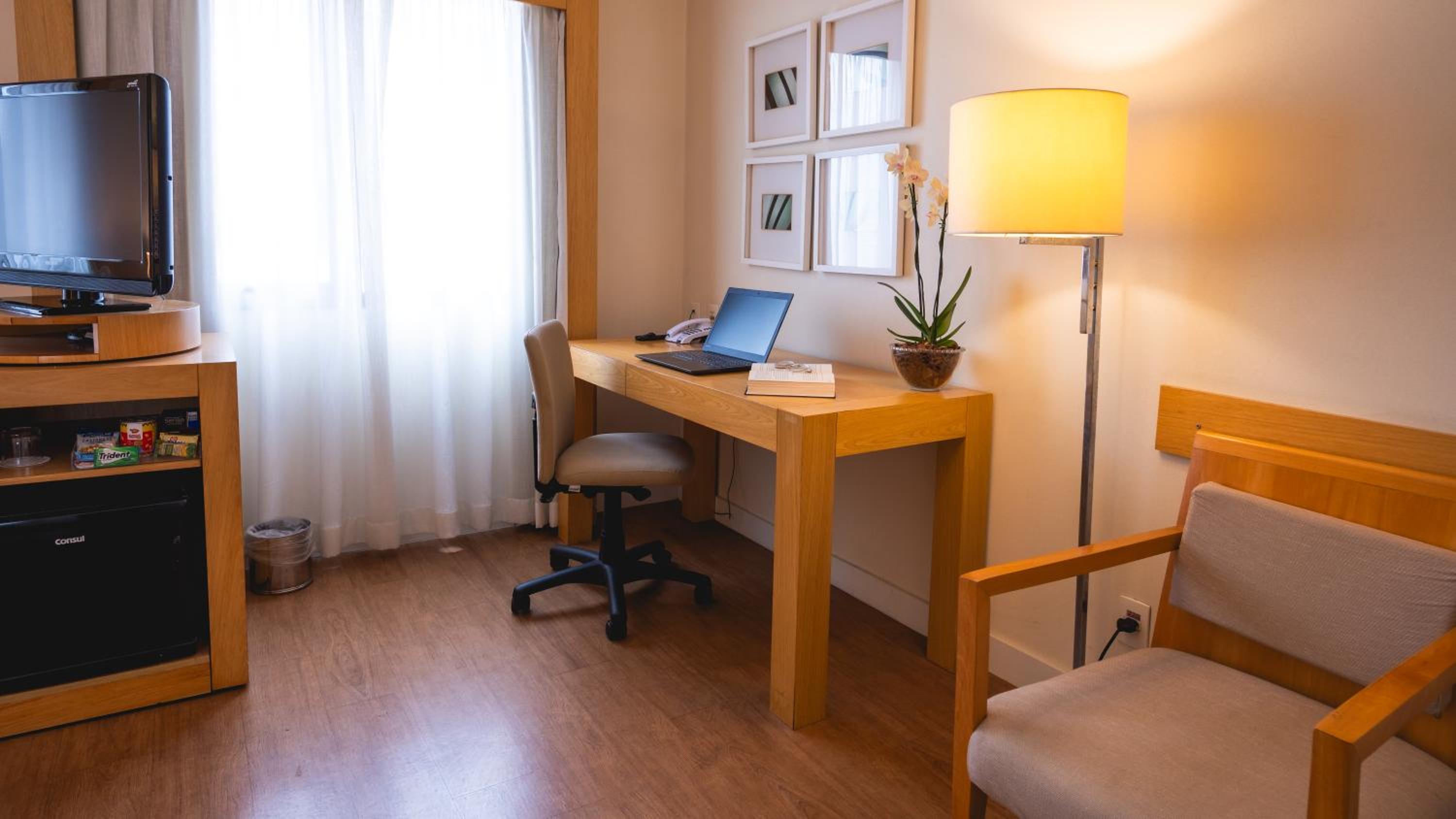Superior Twin Room thumbnail 6