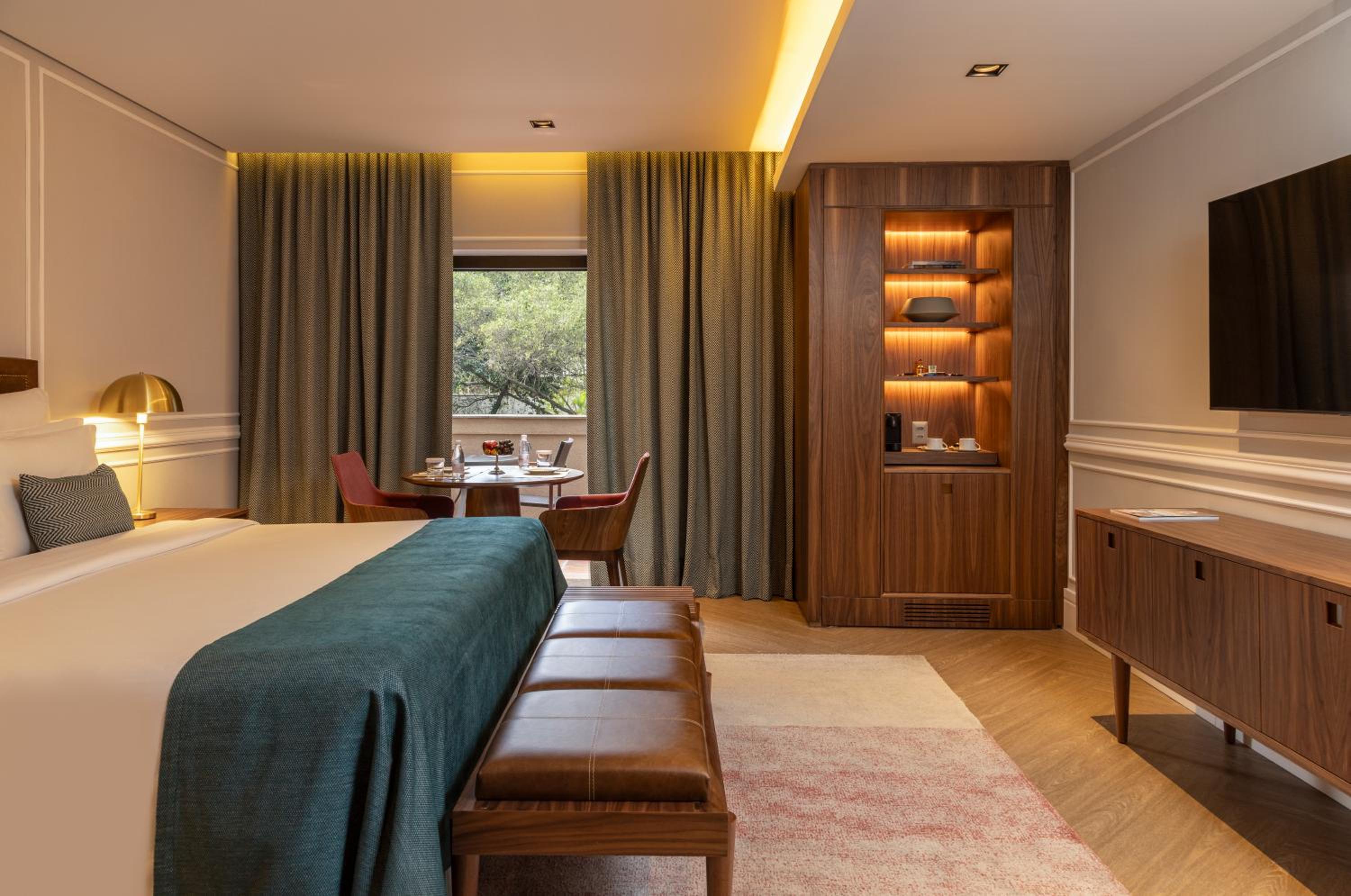 Junior Suite with Balcony - Photo 5