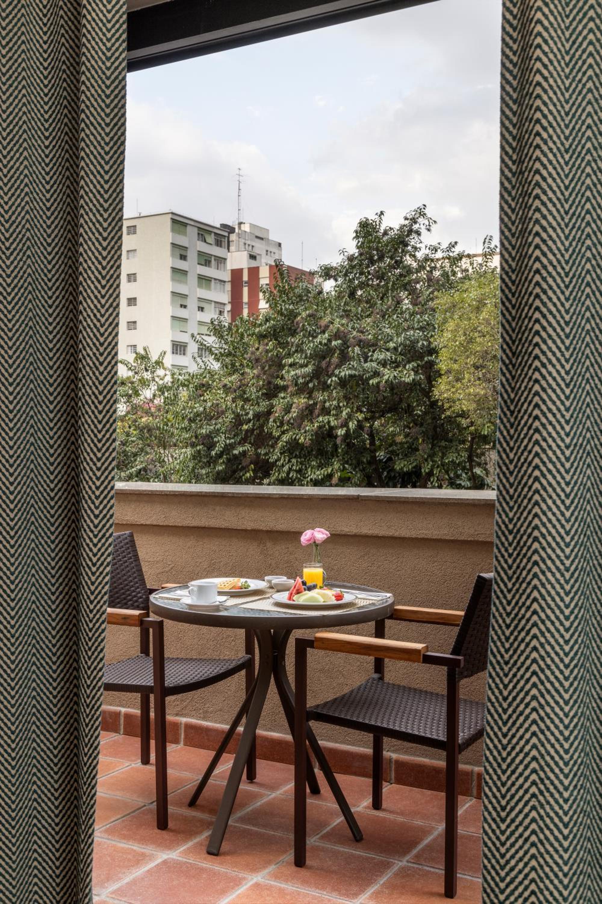 Junior Suite with Balcony - Photo 3
