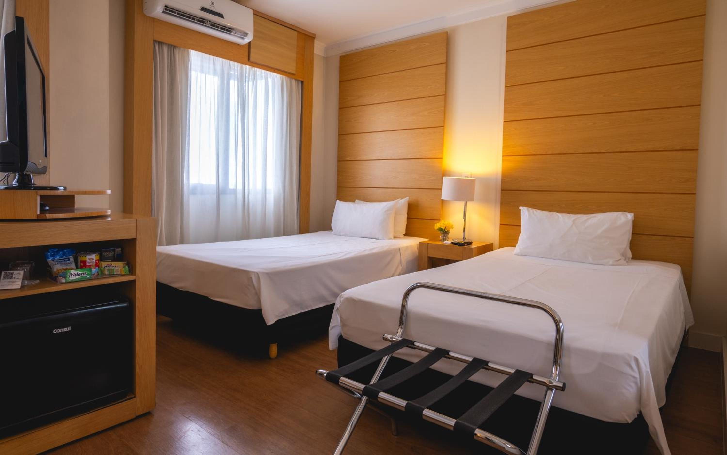 Superior Twin Room thumbnail 5