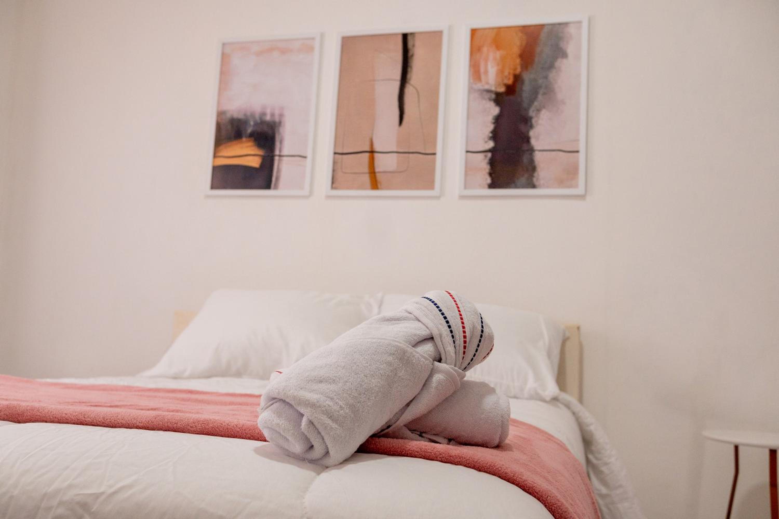 Five-Bedroom House photo 1