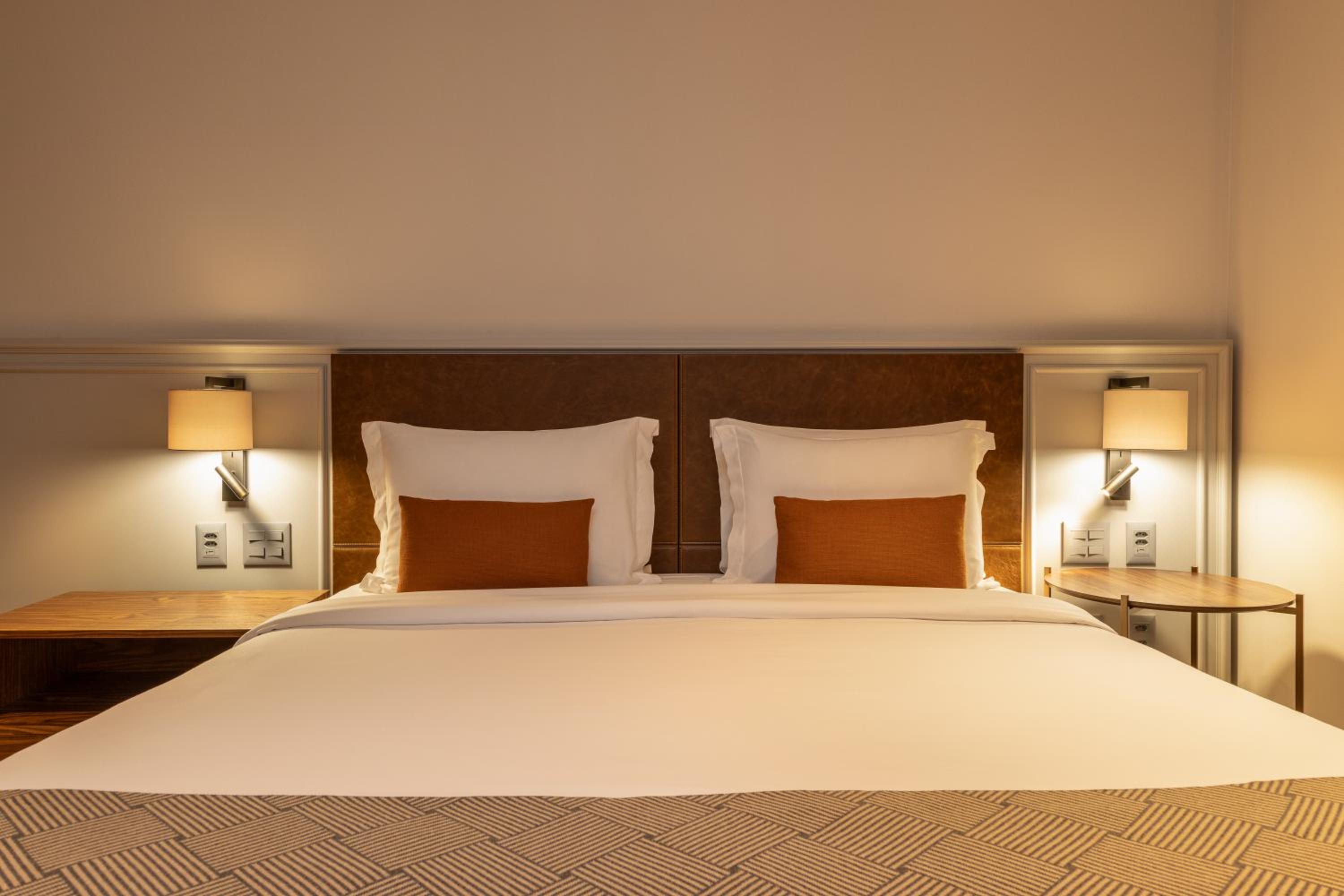 Executive Double Room with Balcony - Photo 8