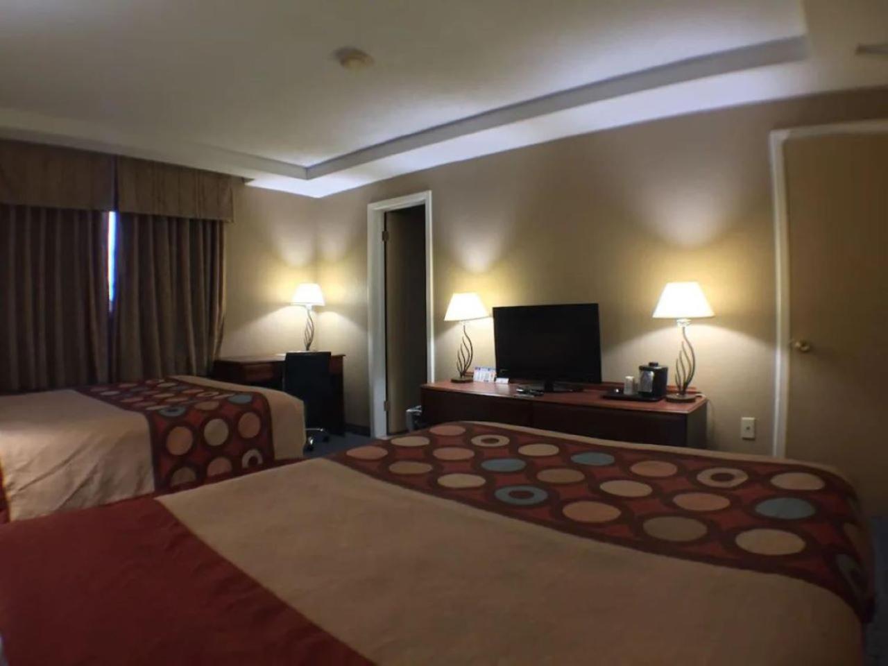 Double Room with Two Double Beds - Non-Smoking - Photo 4