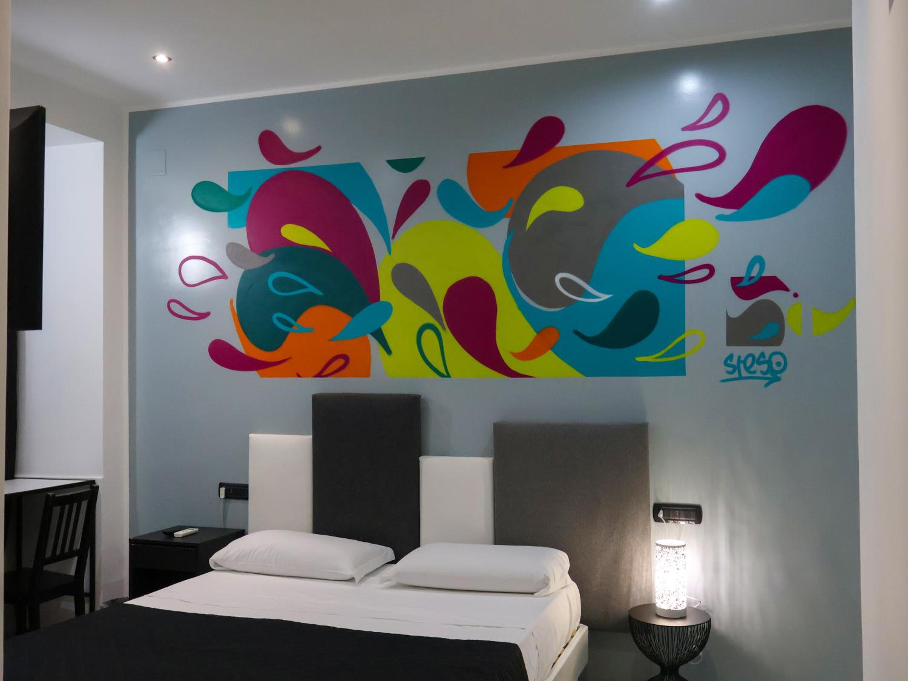 Deluxe Suite with Spa Bath - Photo 6