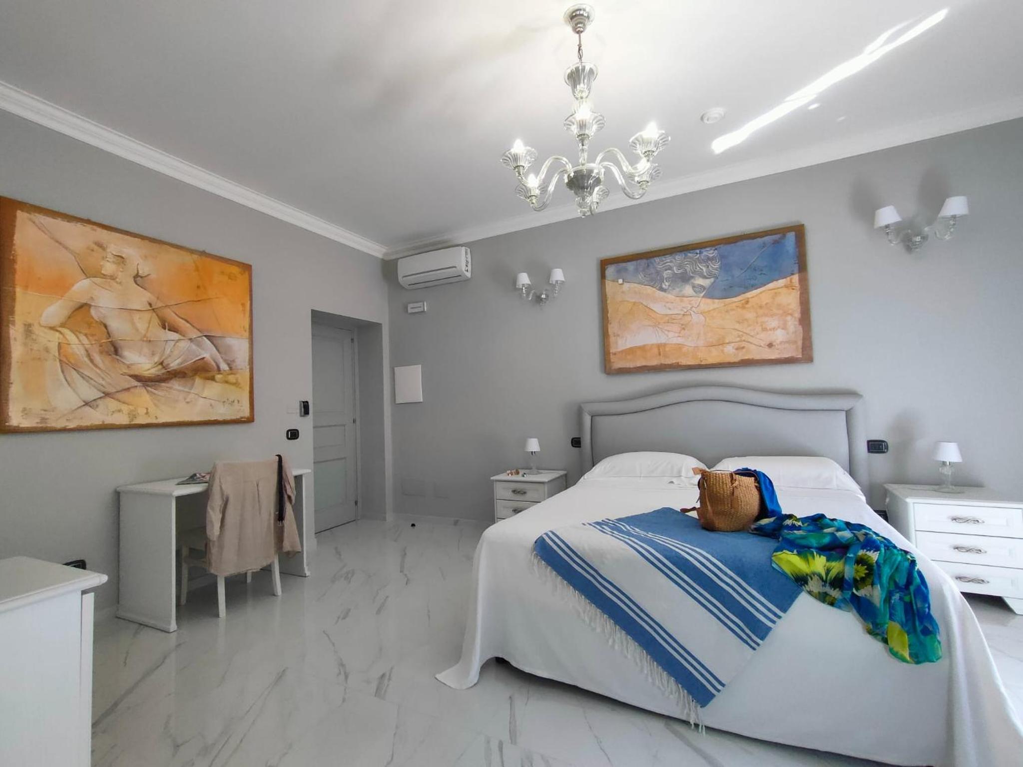 Family Room with Internal View photo 1