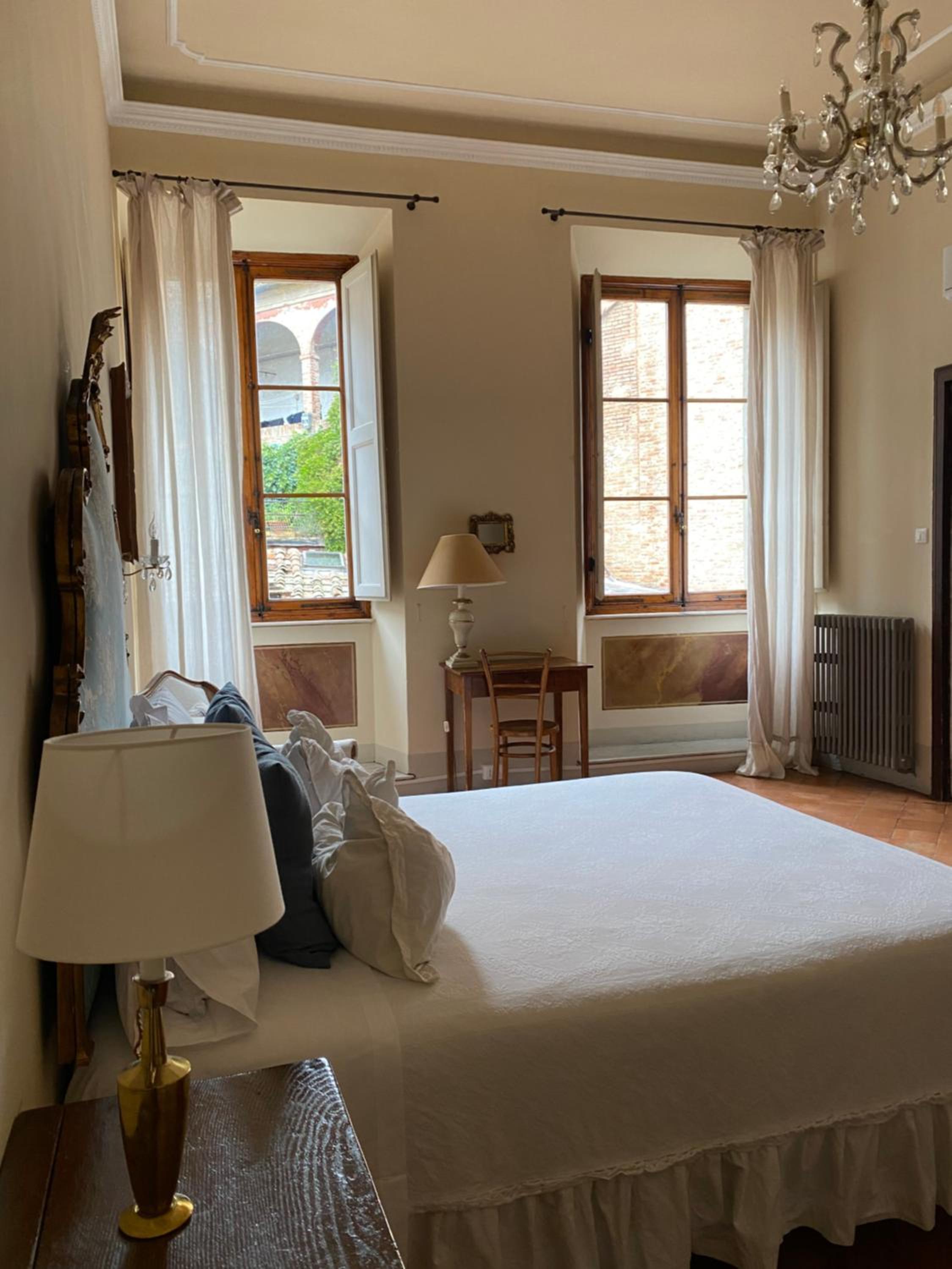 Large Double Room - Photo 16