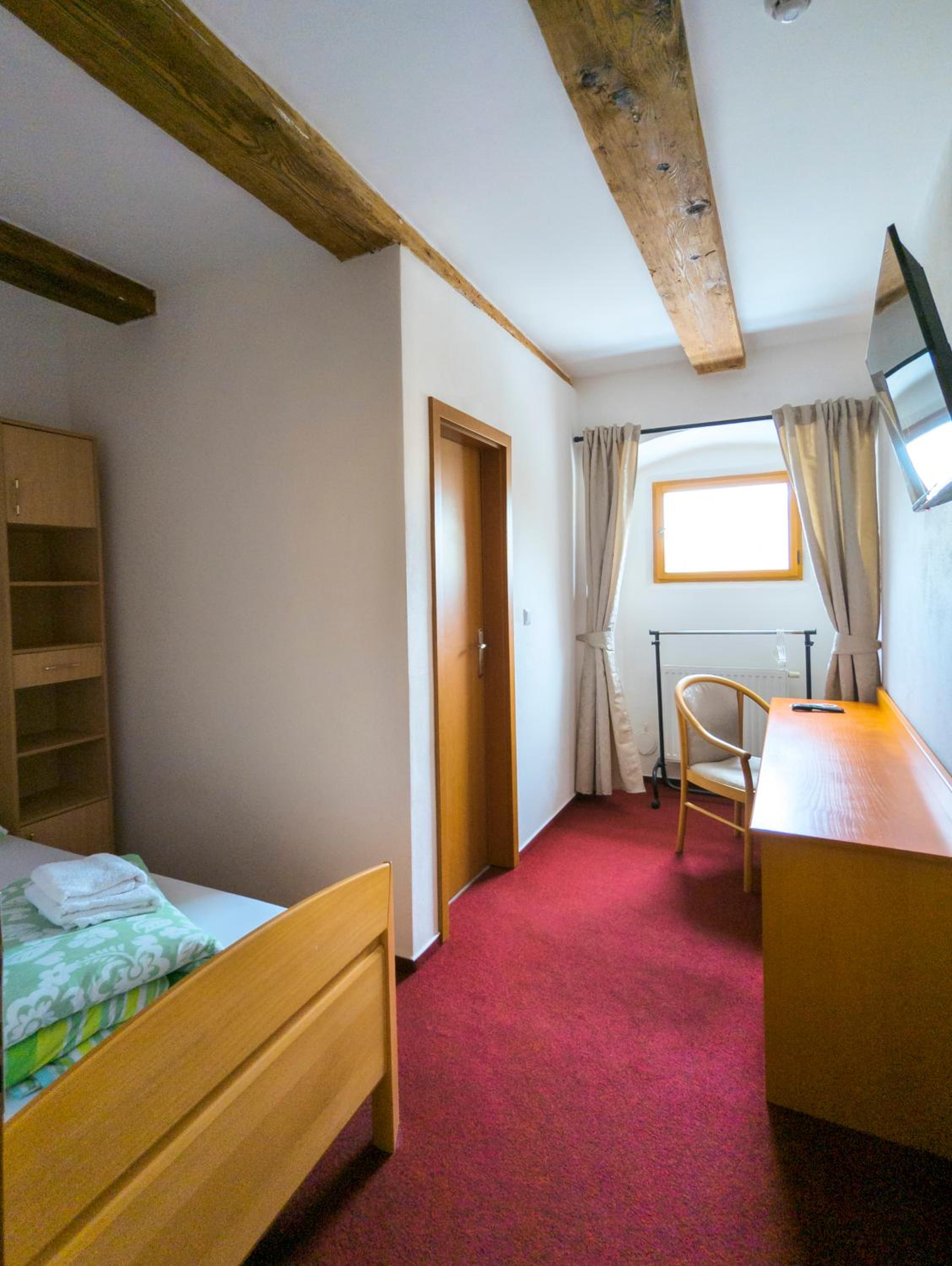 Single Room with Private Bathroom photo 1