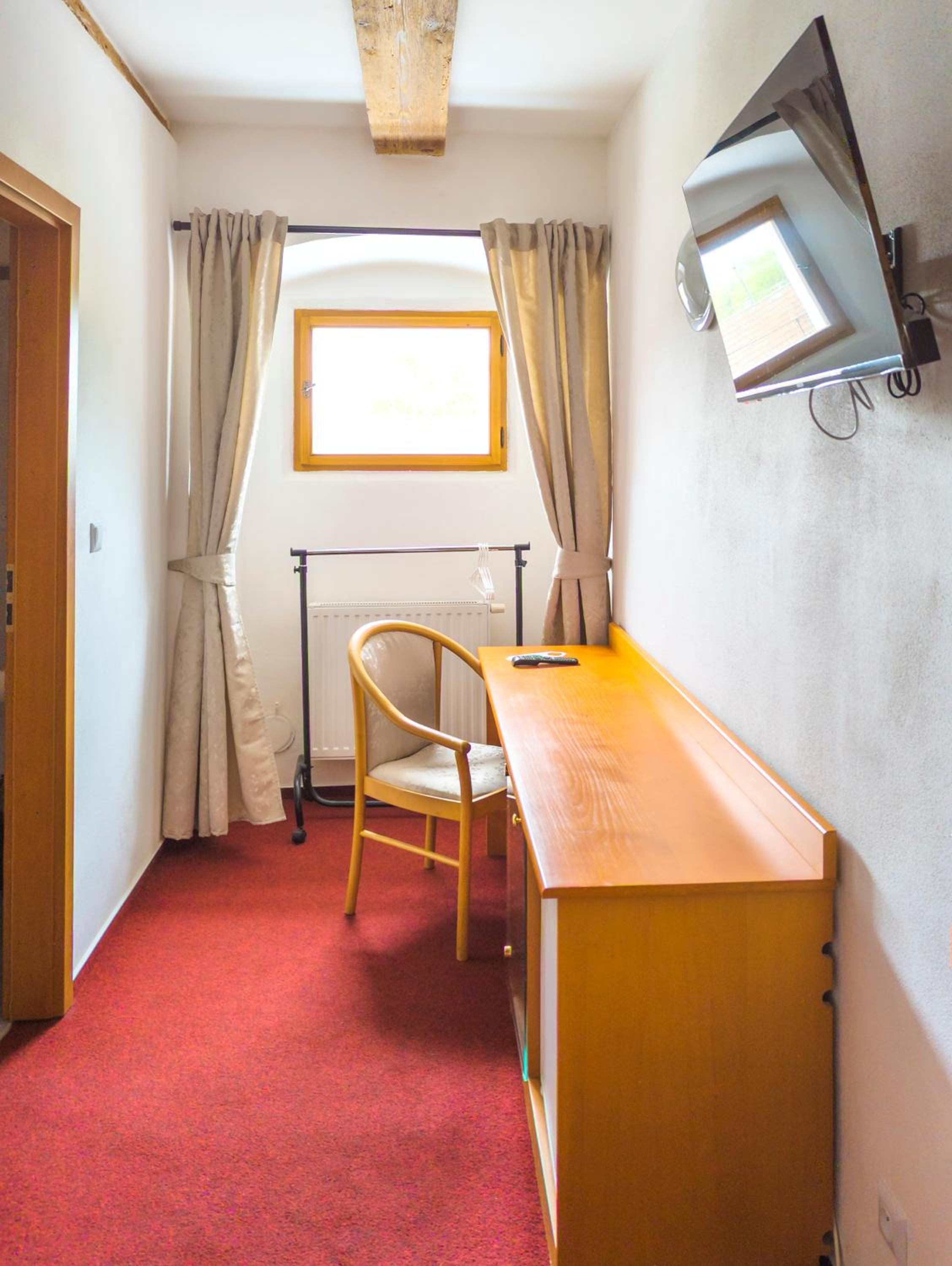 Single Room with Private Bathroom photo 3