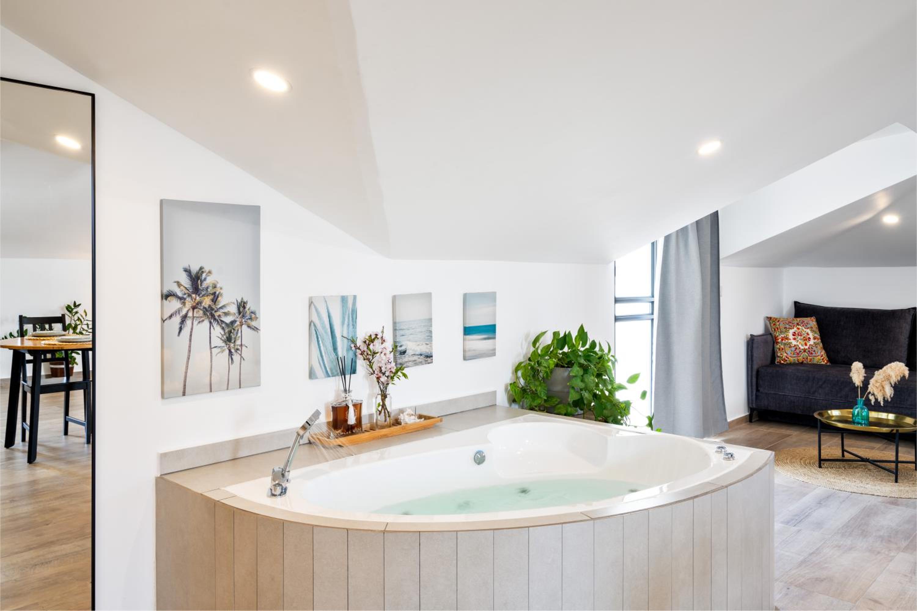 King Suite with Spa Bath photo 3