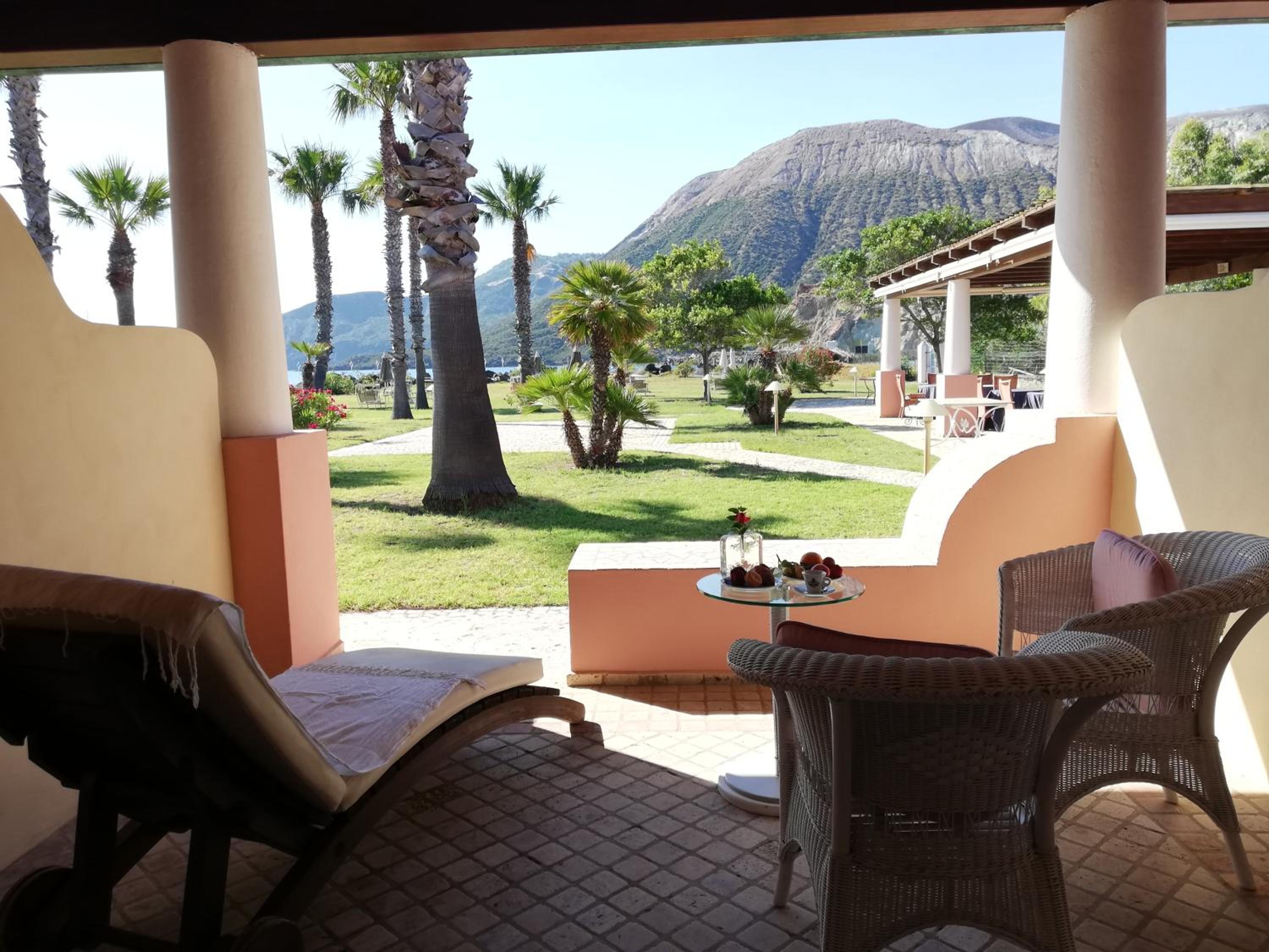 Deluxe Double or Twin Room with Sea View - Photo 14