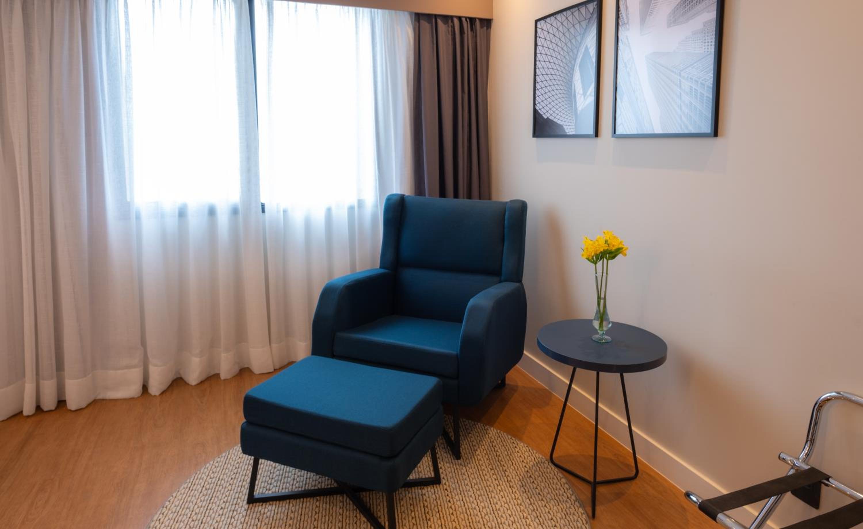 Executive Suite thumbnail 6