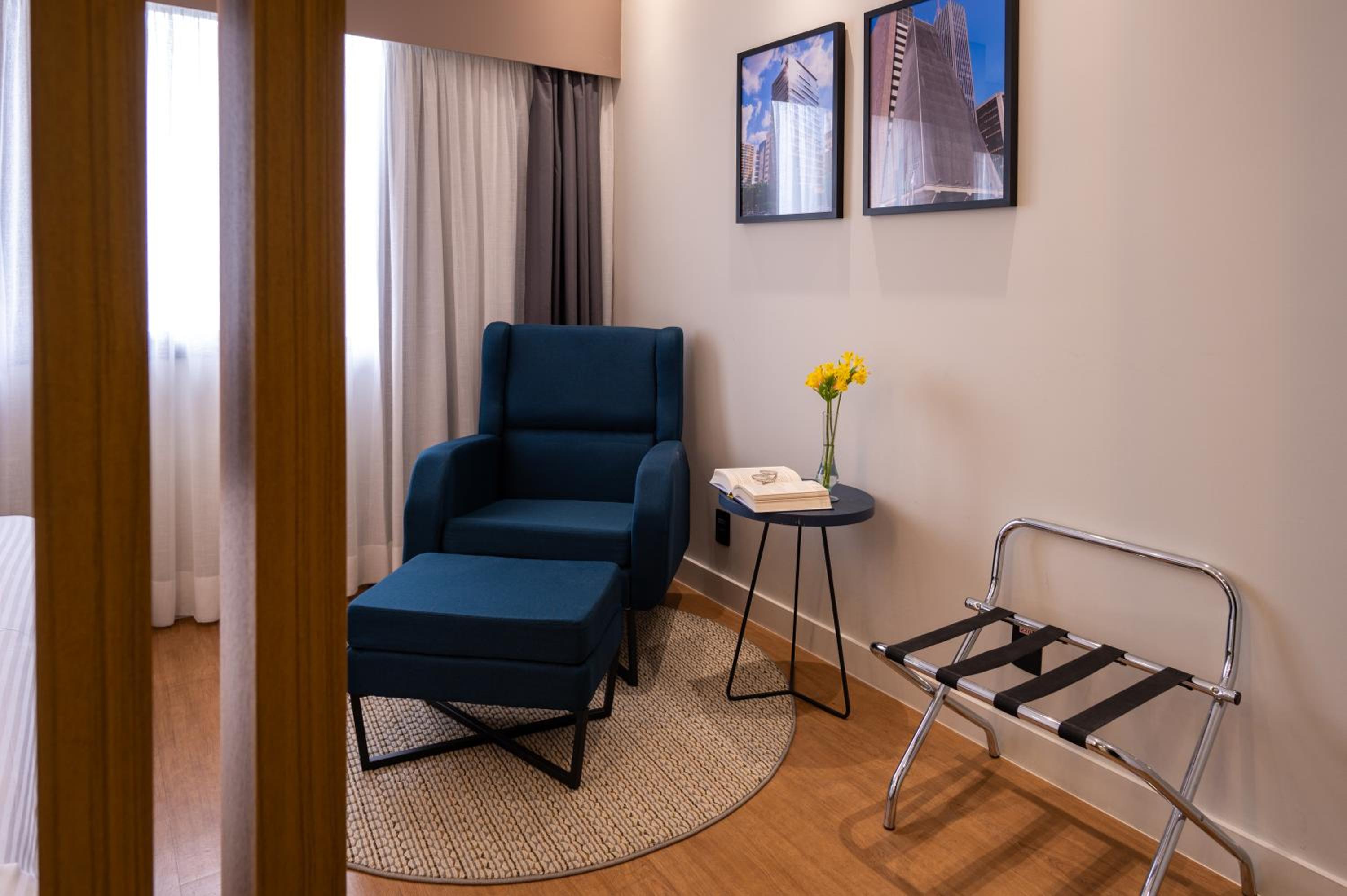 Executive Suite thumbnail 5