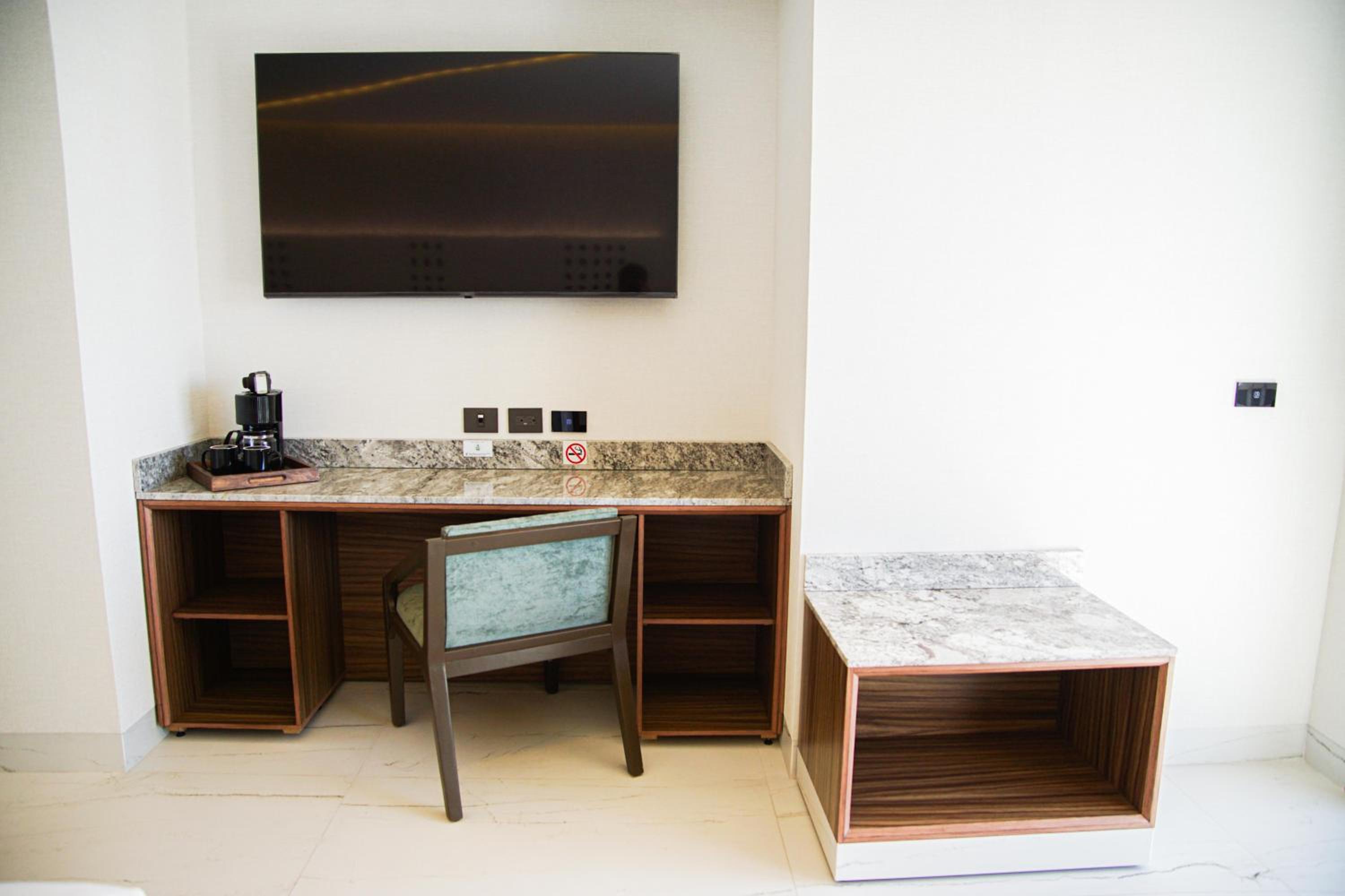 King Room with Balcony photo 2