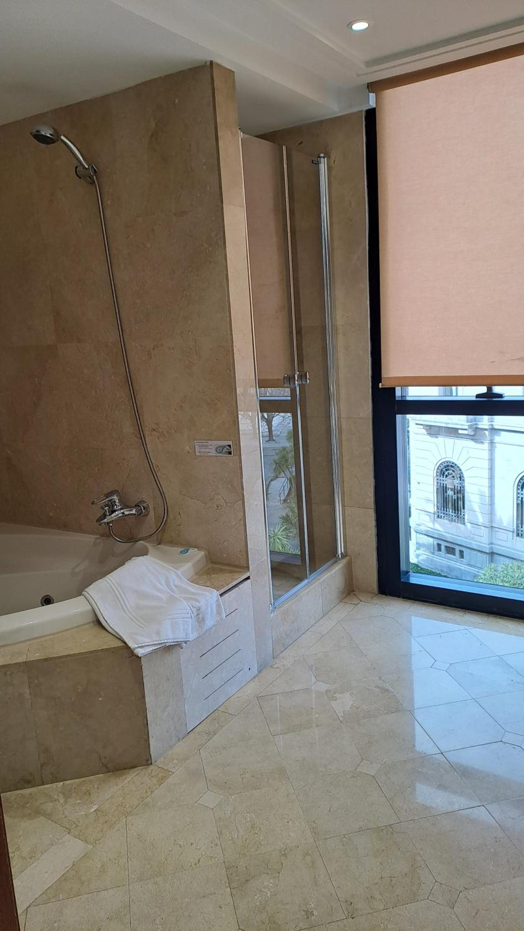 Junior Suite (4 Adults) - Photo 8