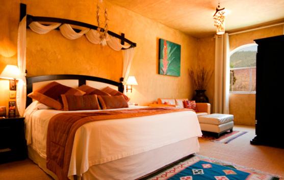 Suite with Mountain View - Photo 7