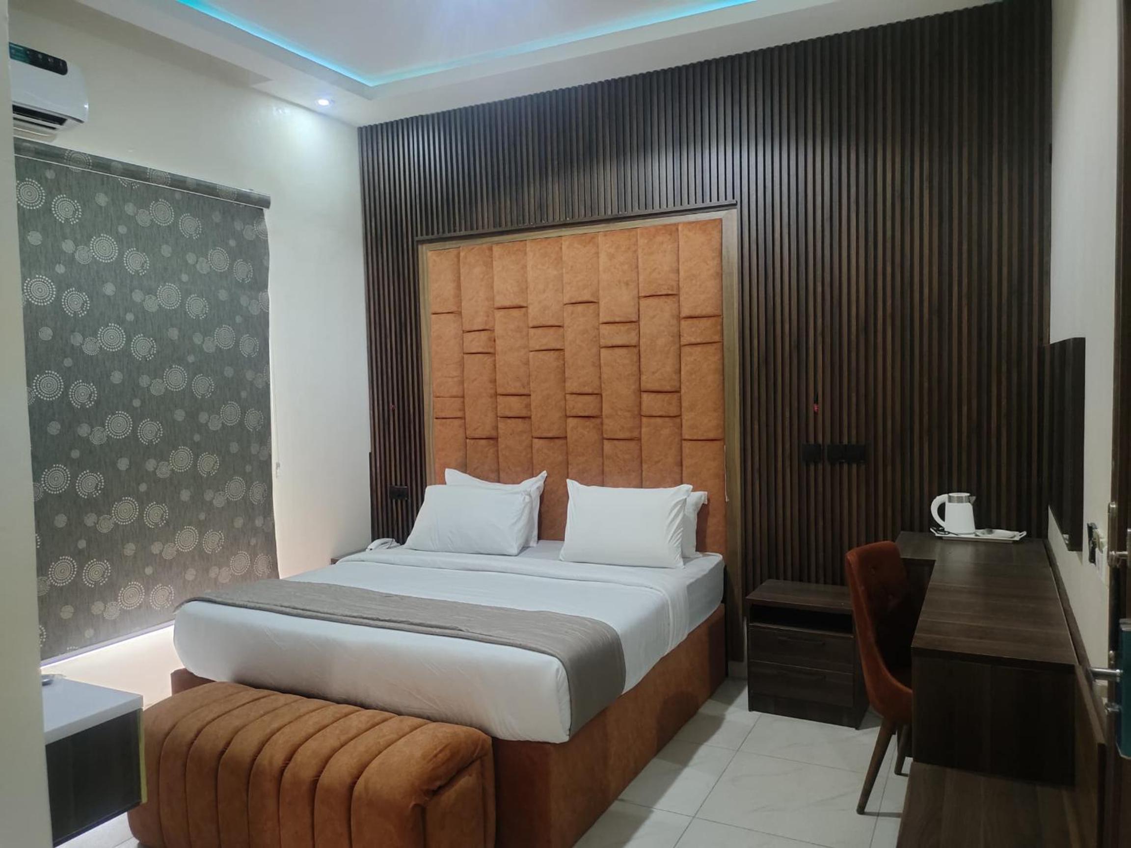 Queen Room photo 1