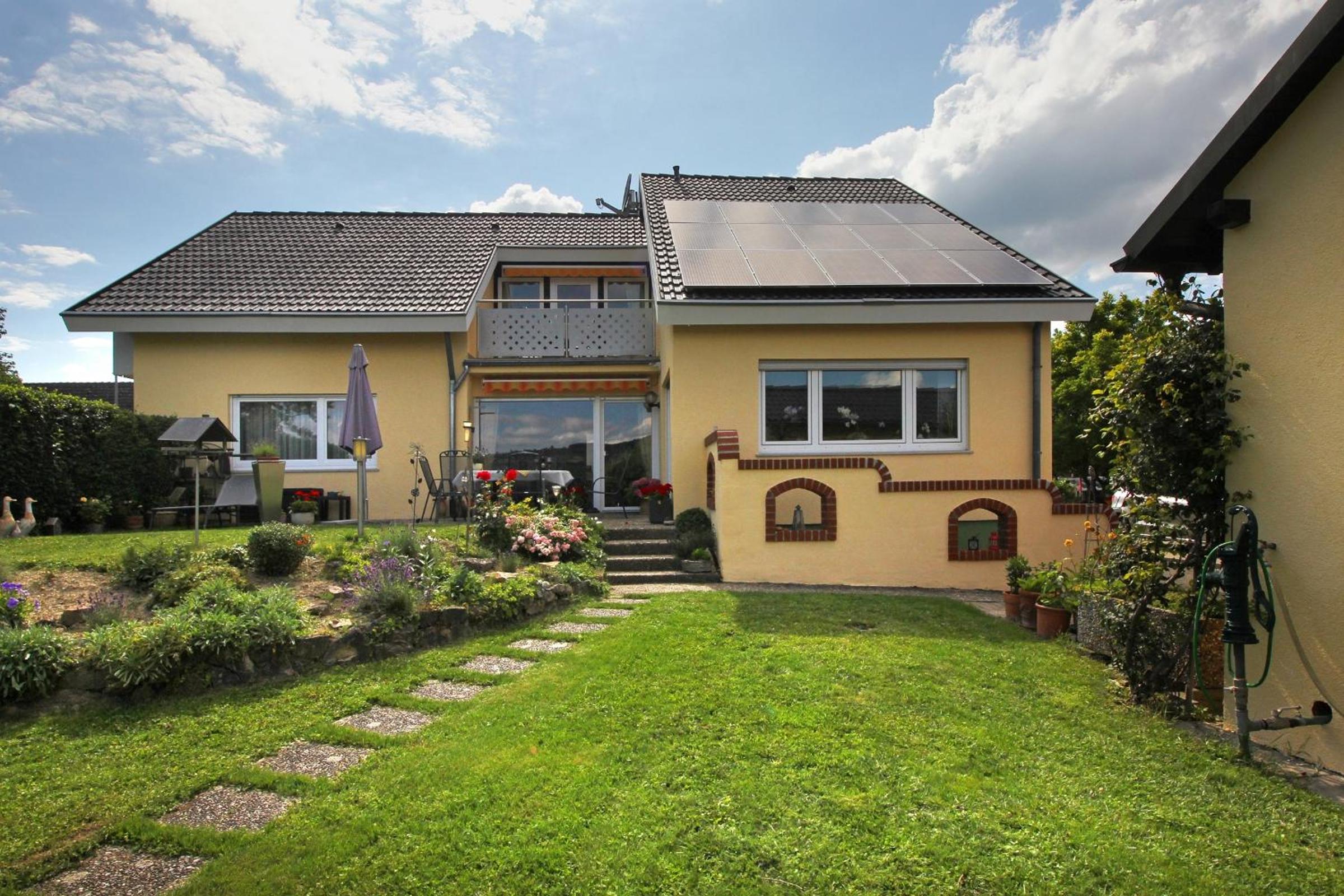 Two-Bedroom Deluxe Apartment with Garden View photo 2