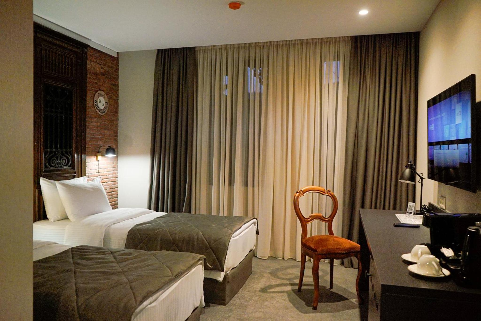 Double Room with Patio - Photo 8