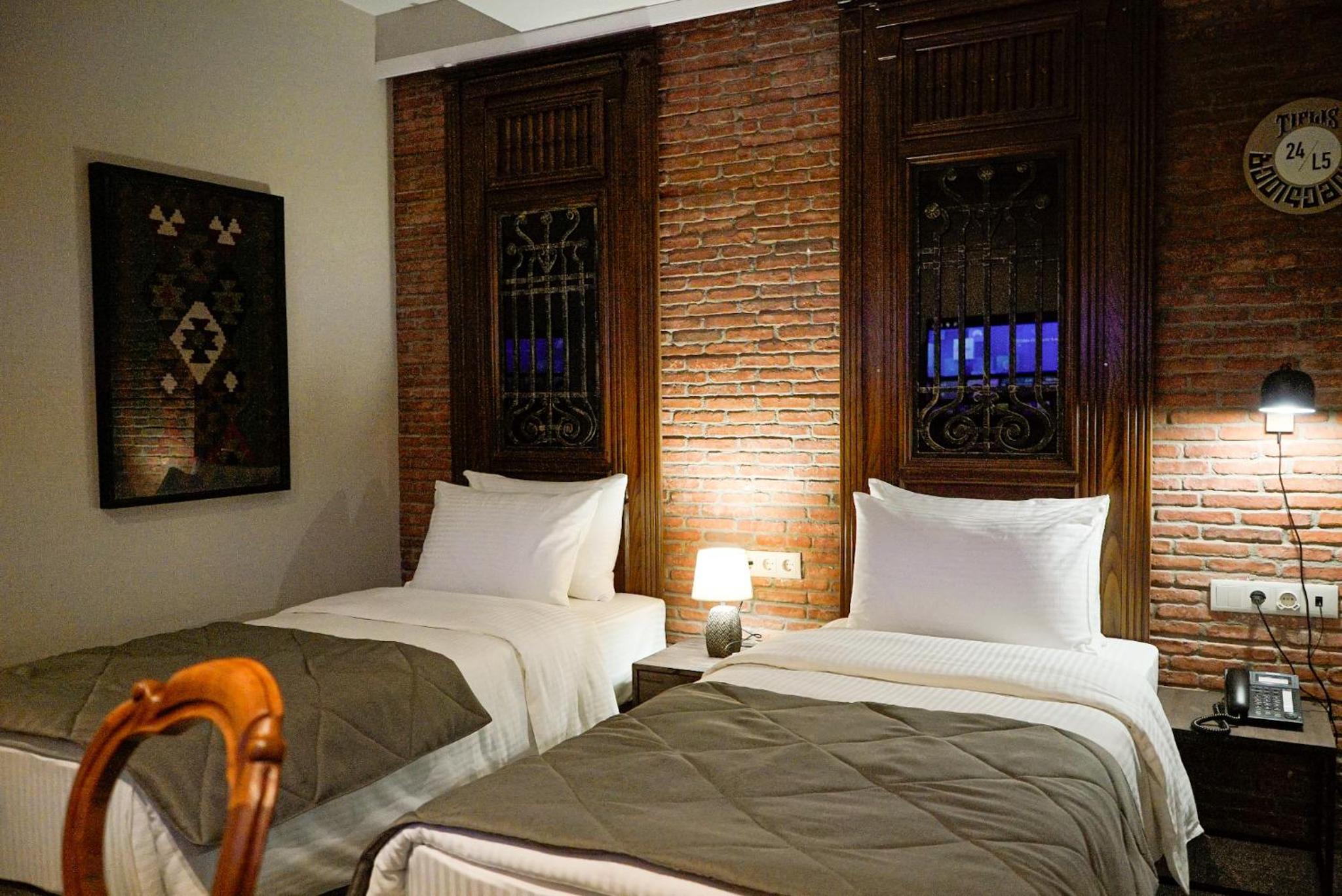 Double Room with Patio - Photo 1
