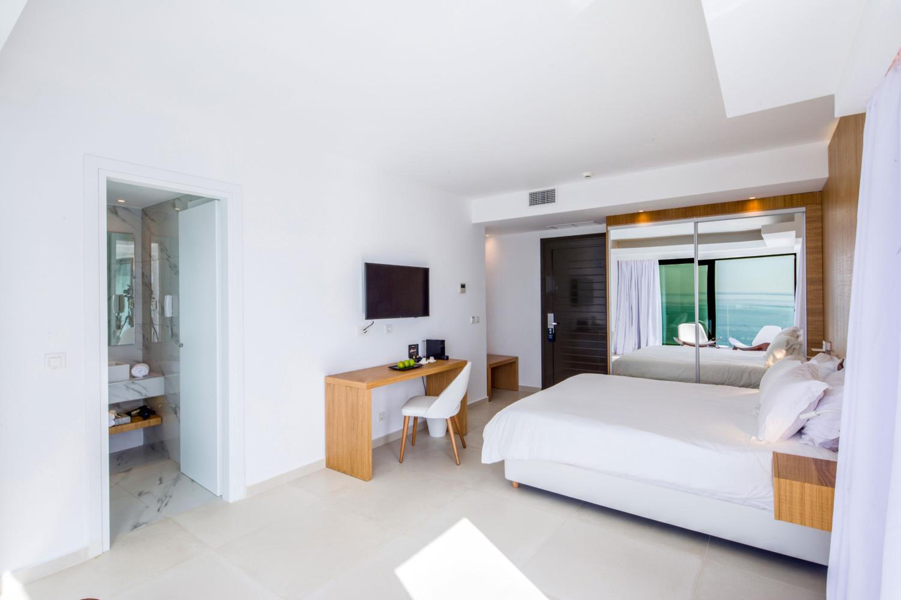 Junior Suite Swim up Sea View