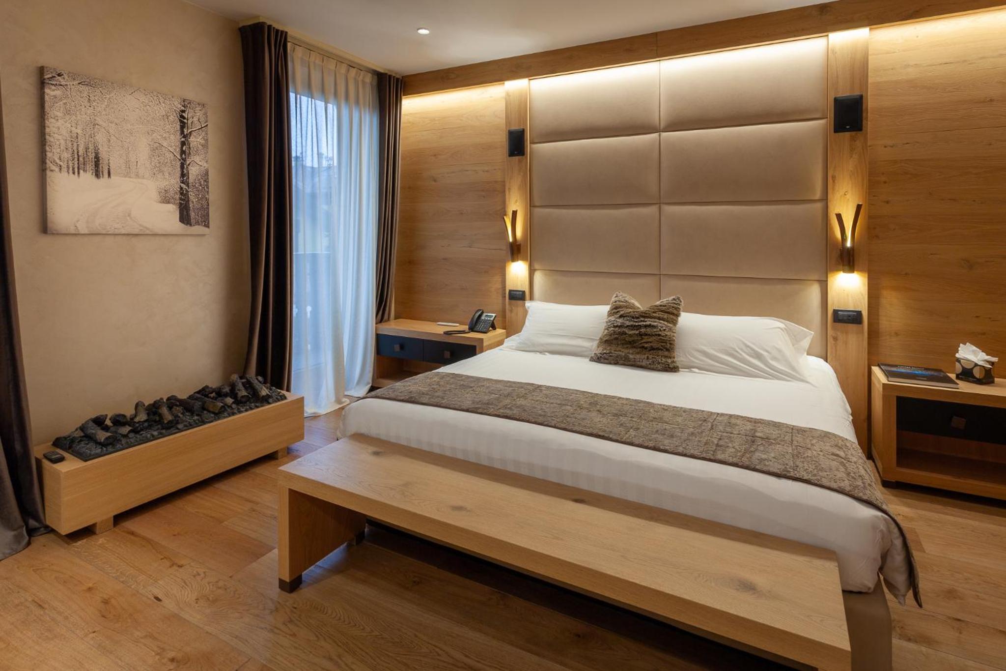 Junior Suite with Balcony - Photo 2