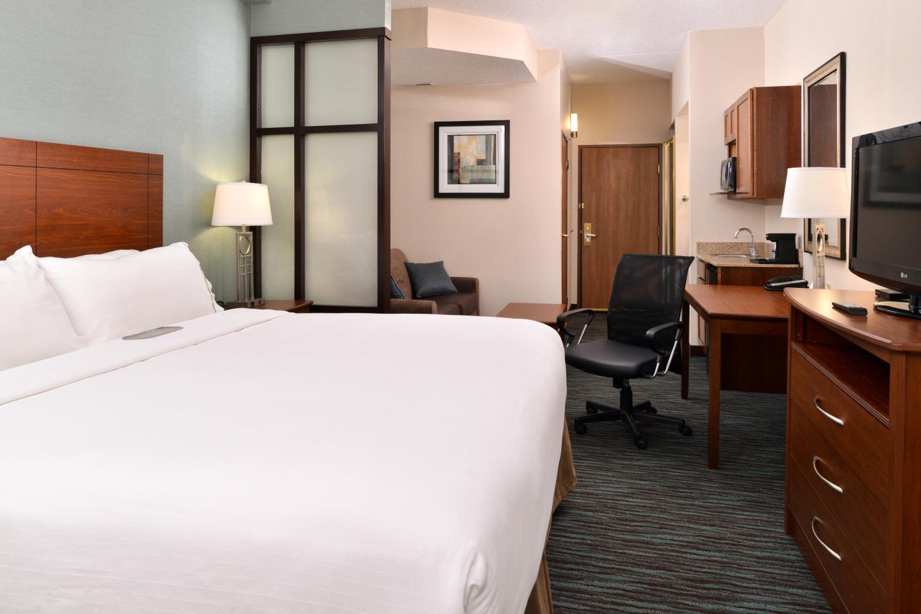 Standard King Room with Mobility Accessible Tub