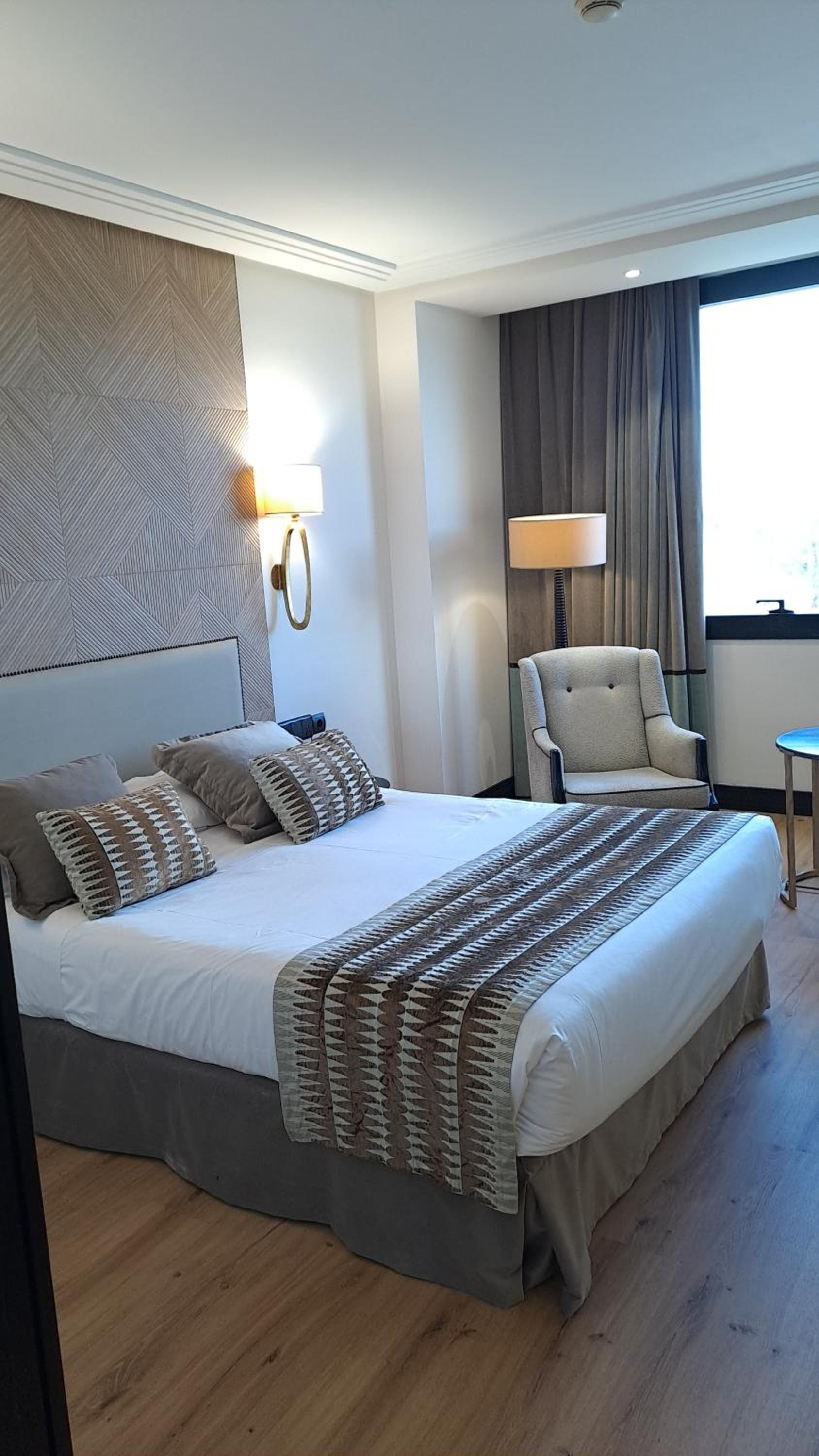 Double or Twin Room with City View (1 adult) - Photo 3