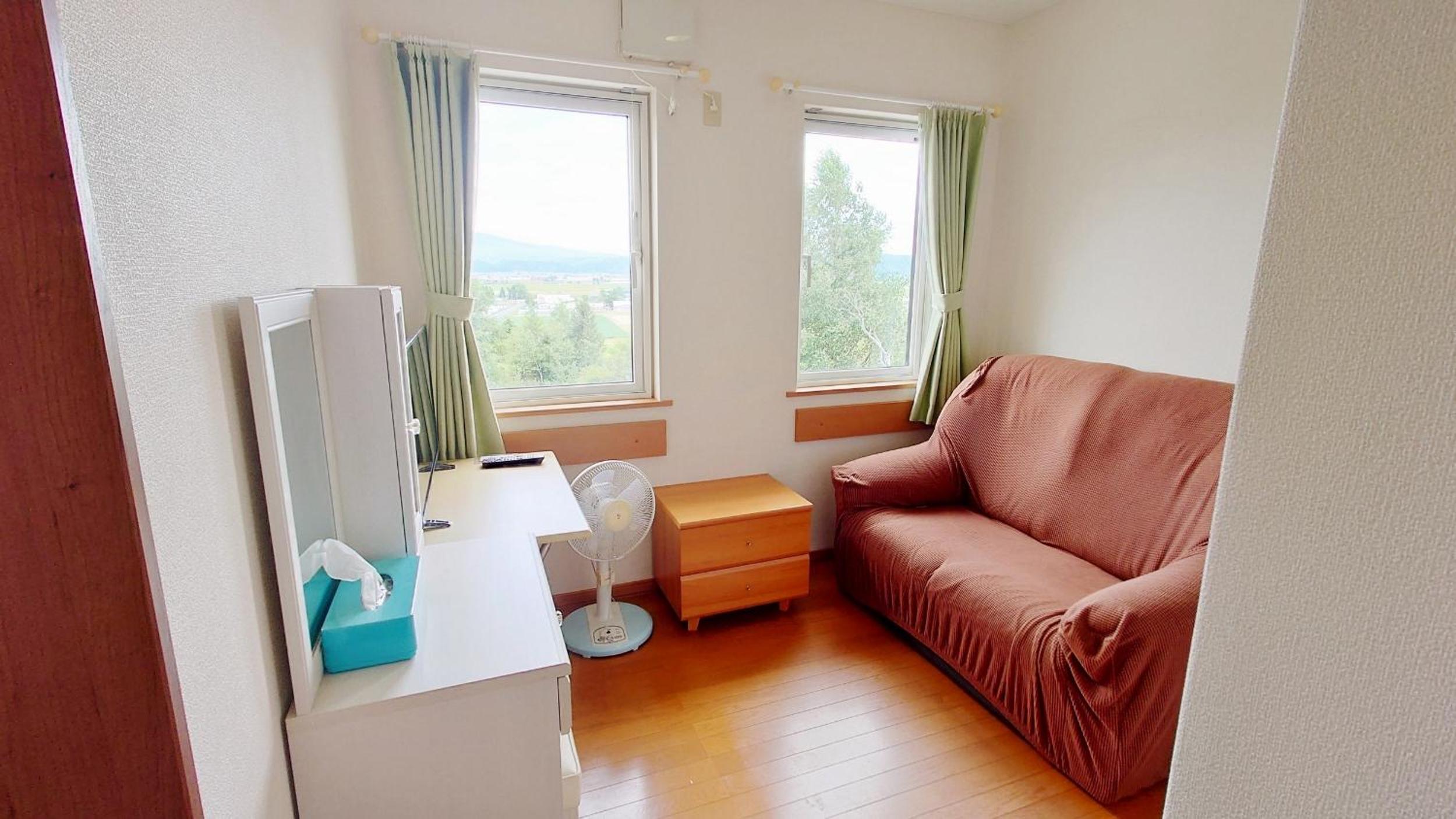 Twin Room - Photo 6