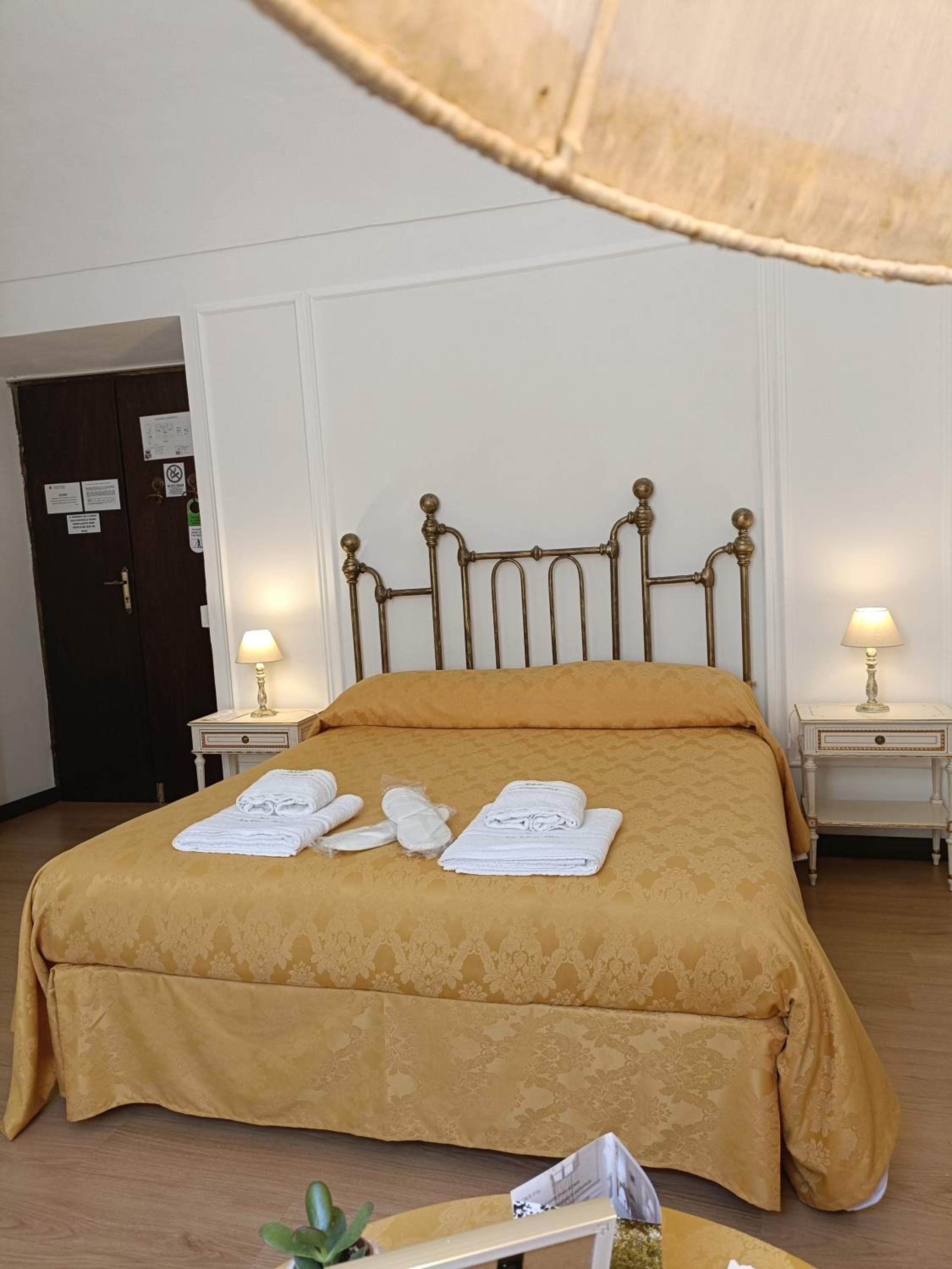 Double Room - Photo 2