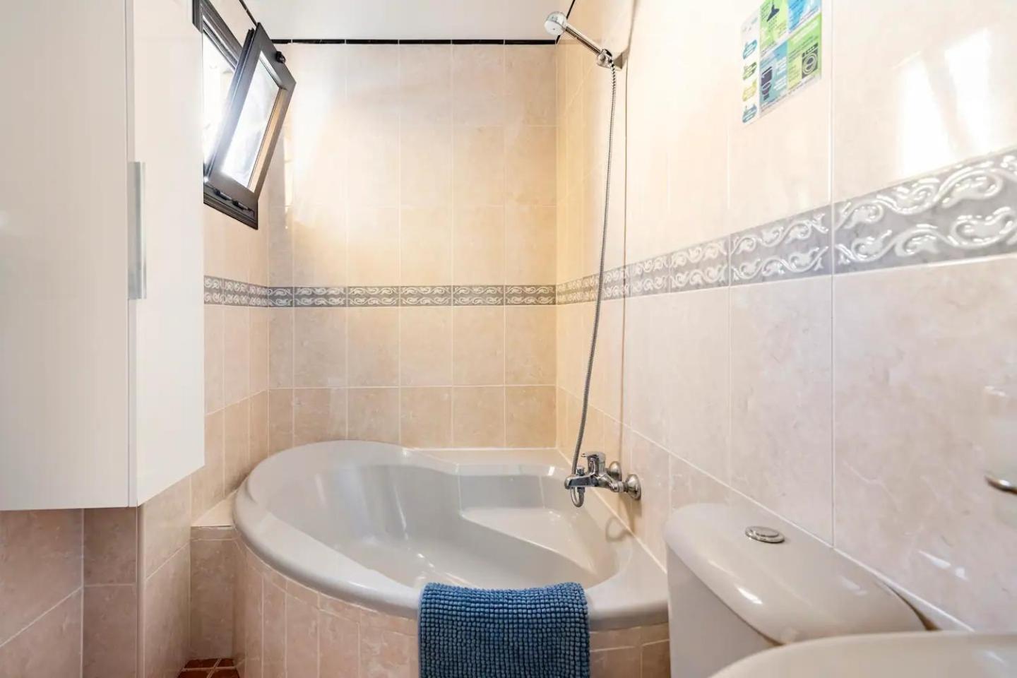 Two-Bedroom Deluxe Apartment with Ocean View photo 3