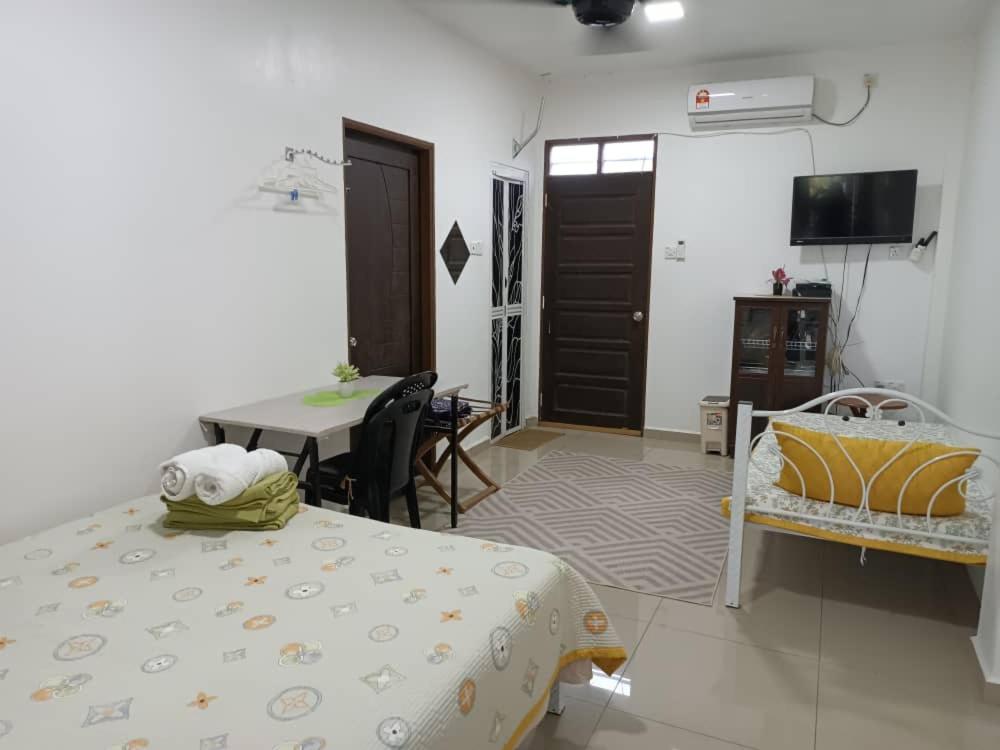 Budget Double Room photo 3