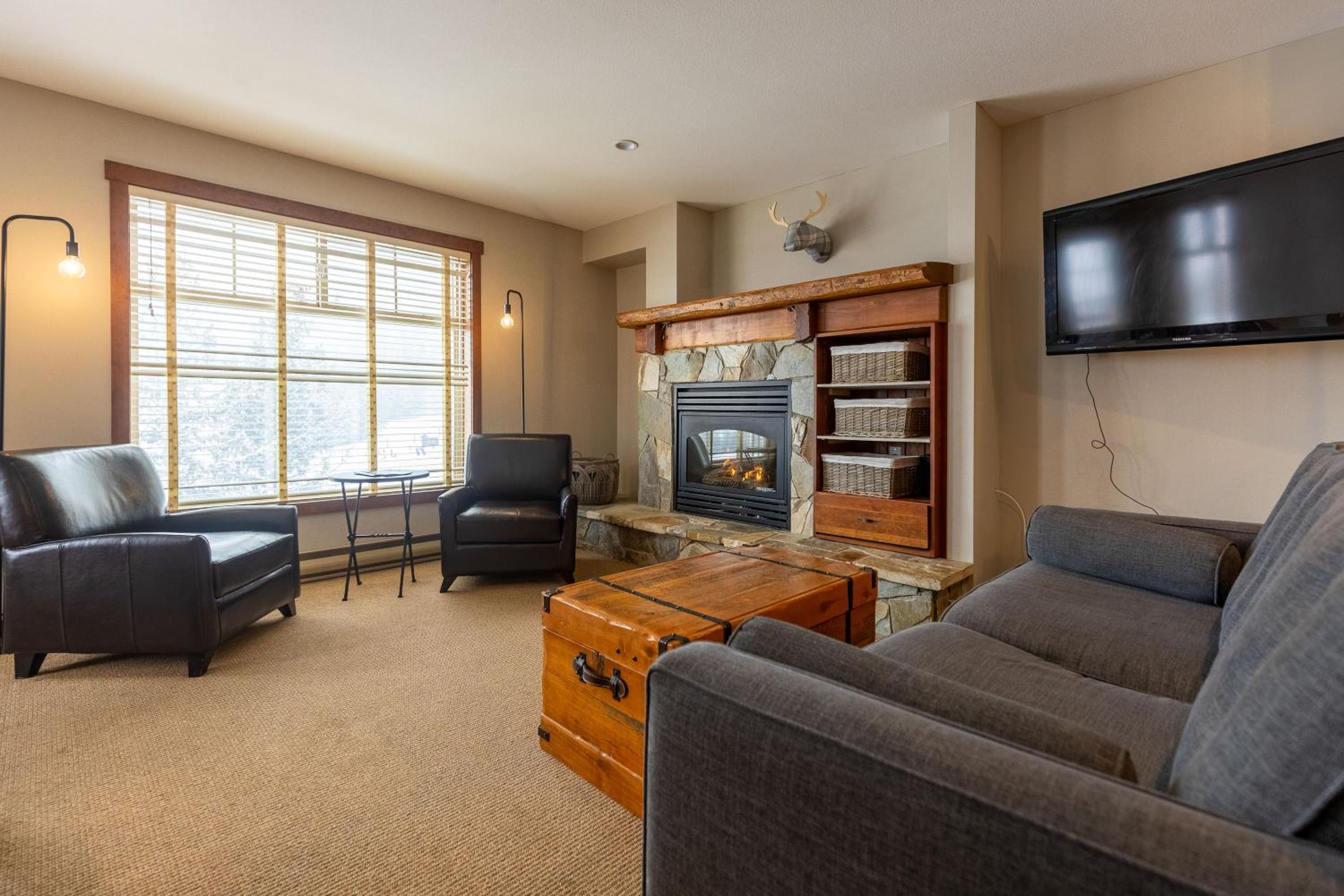 Apartment with Balcony photo 1
