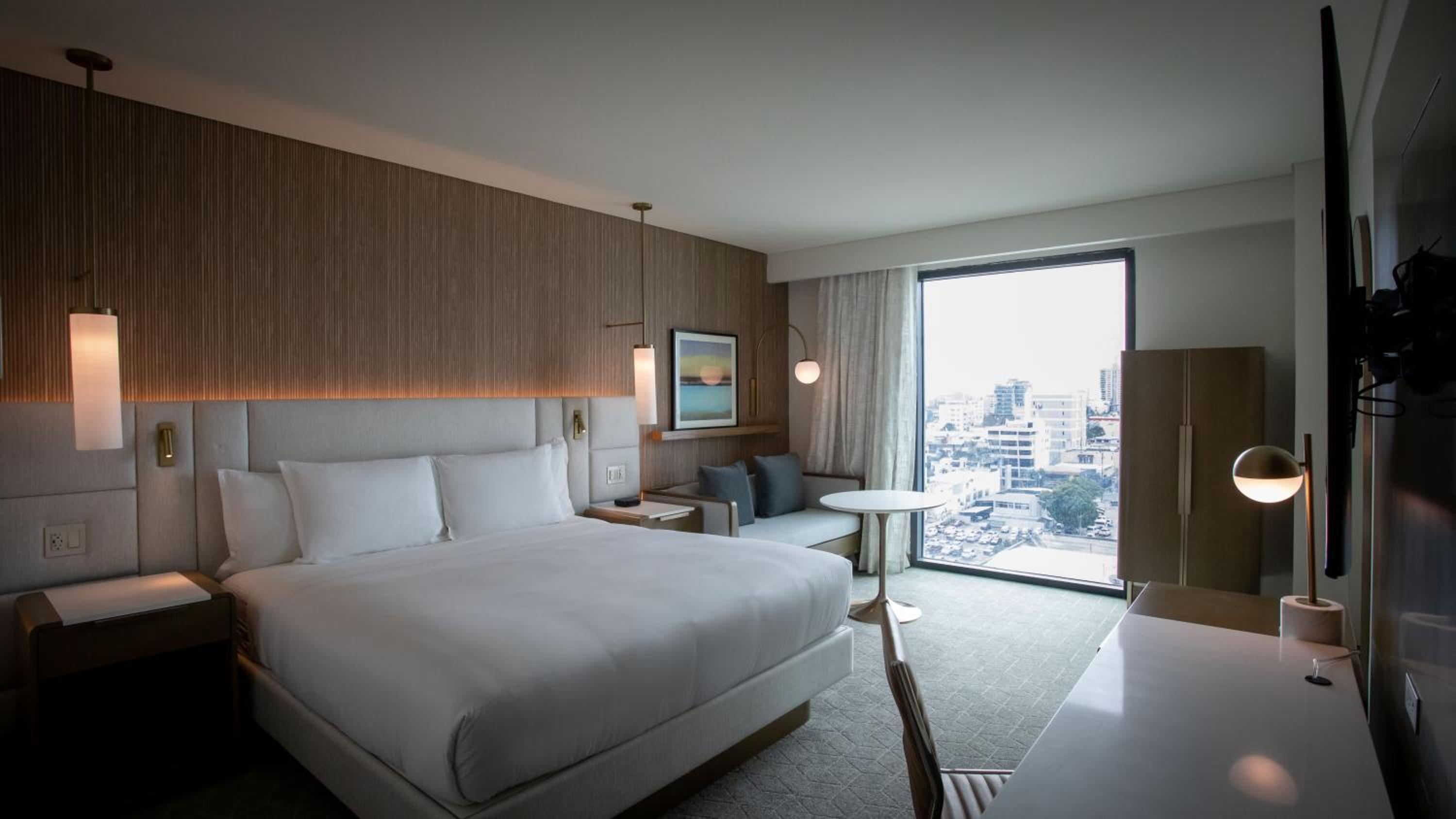 Standard King Room with City View photo 2