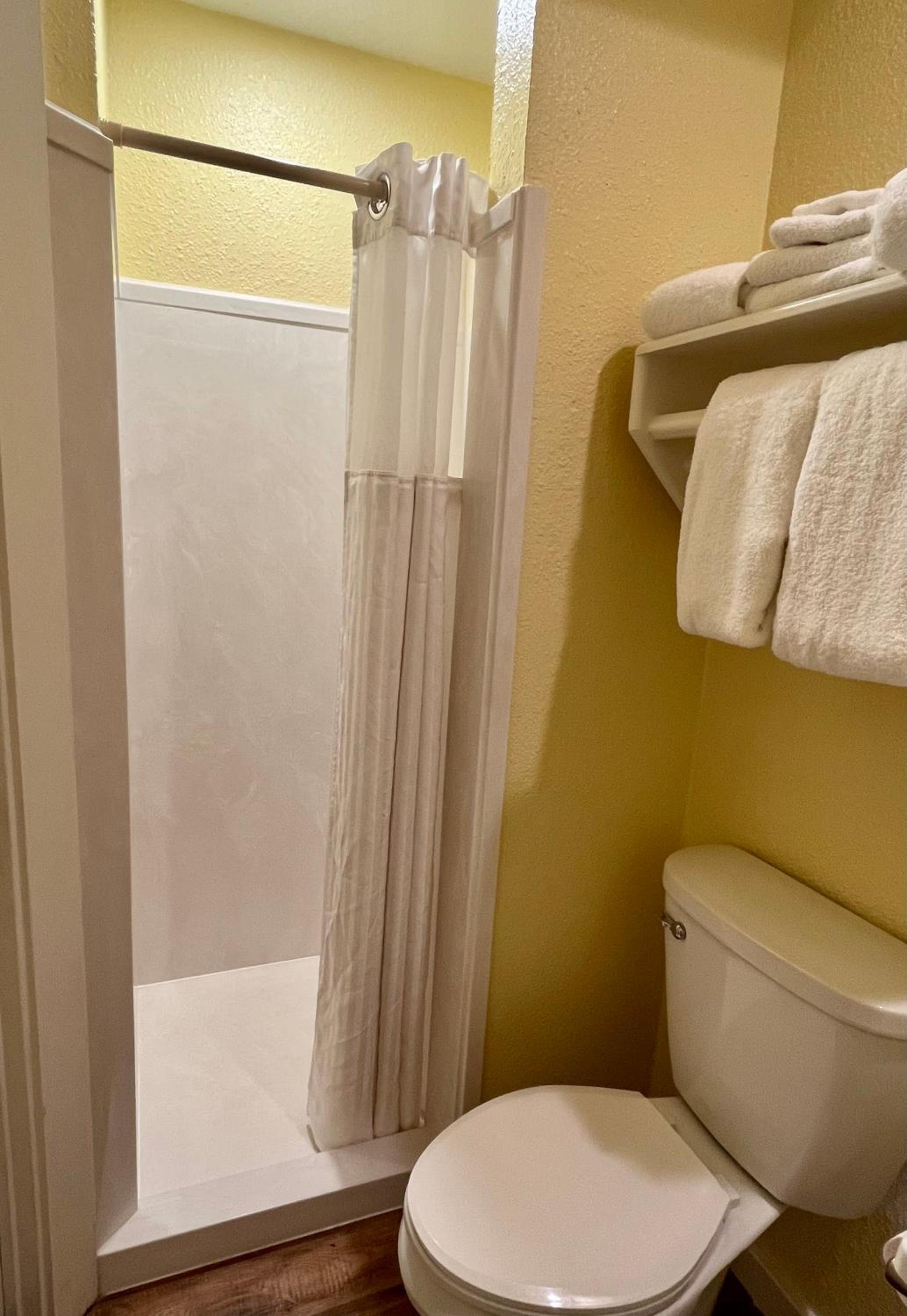 Standard Queen Room - Photo 3